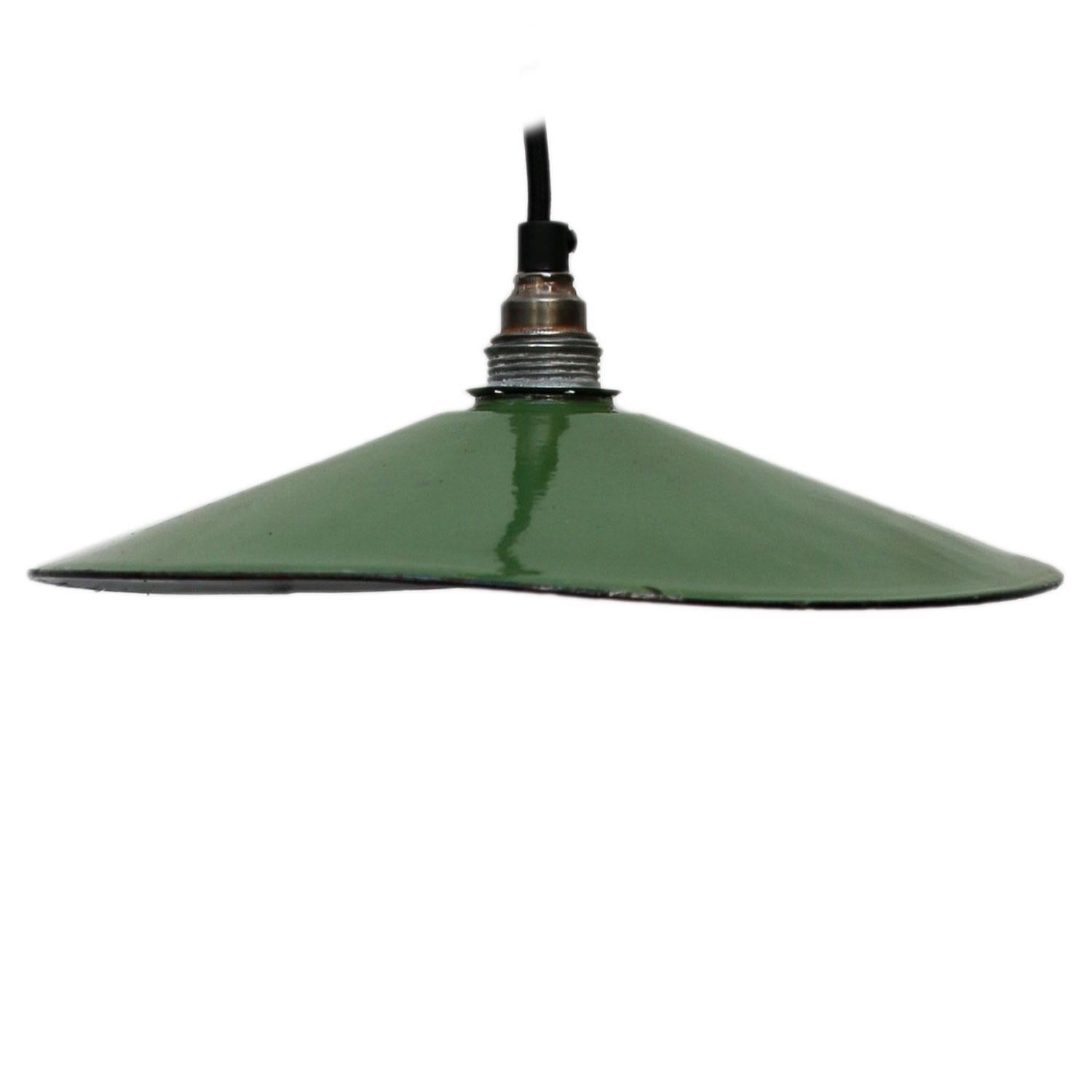 Small French industrial pendant.

Measure: Weight 0.3 kg / 0.7 lb

Priced per individual item. All lamps have been made suitable by international standards for incandescent light bulbs, energy-efficient and LED bulbs. E26/E27 bulb holders and new