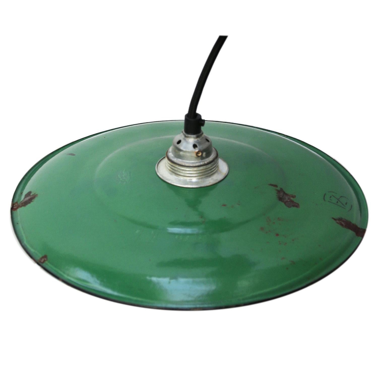 Green Enamel French Vintage Industrial Pendant Lights (6x) In Good Condition In Amsterdam, NL