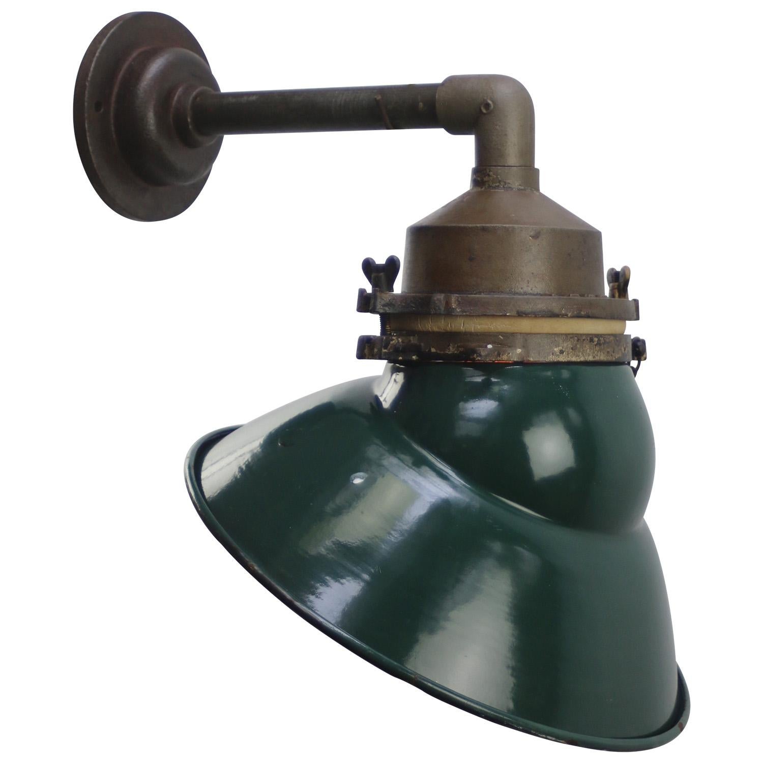 French Vintage industrial wall light by Sammode France
Green enamel, cast iron top and wall plate
Clear glass

Diameter wall mount 10.5 cm / 4”.

Weight: 3.00 kg / 6.6 lb

Priced per individual item. All lamps have been made suitable by