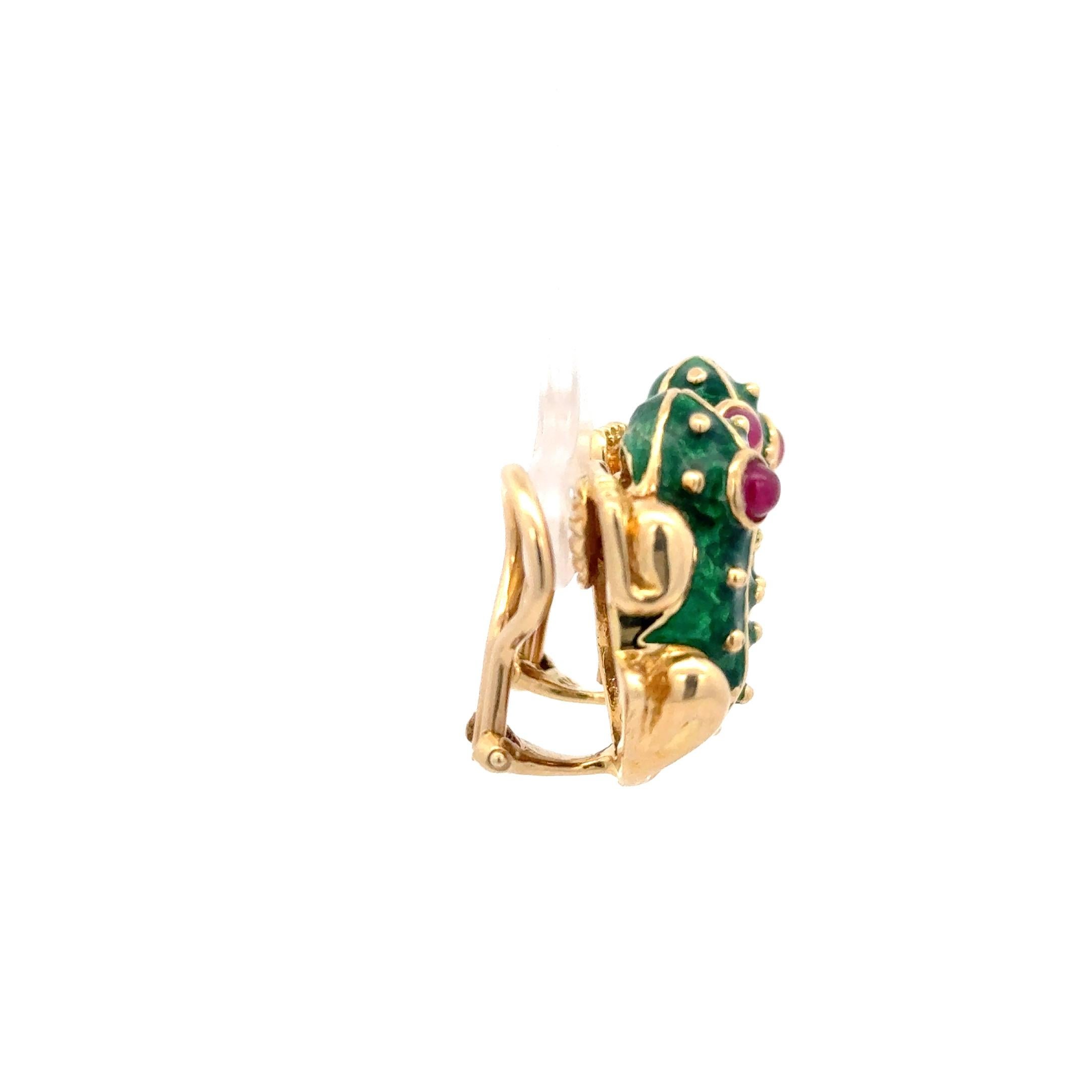 Green Enamel Frog Earrings 14K Yellow Gold In Excellent Condition For Sale In Dallas, TX