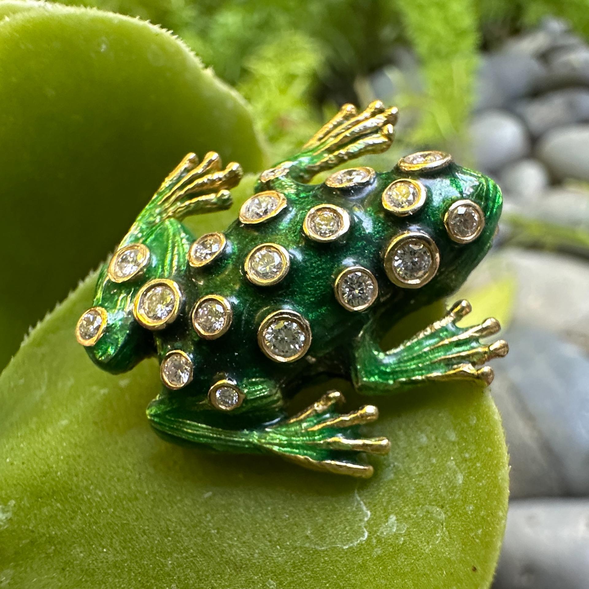 Froschbrosche aus grüner Emaille, CIRCA 1980, aus 18 Karat Gold mit 0,40 Karat Diamanten im Angebot 5