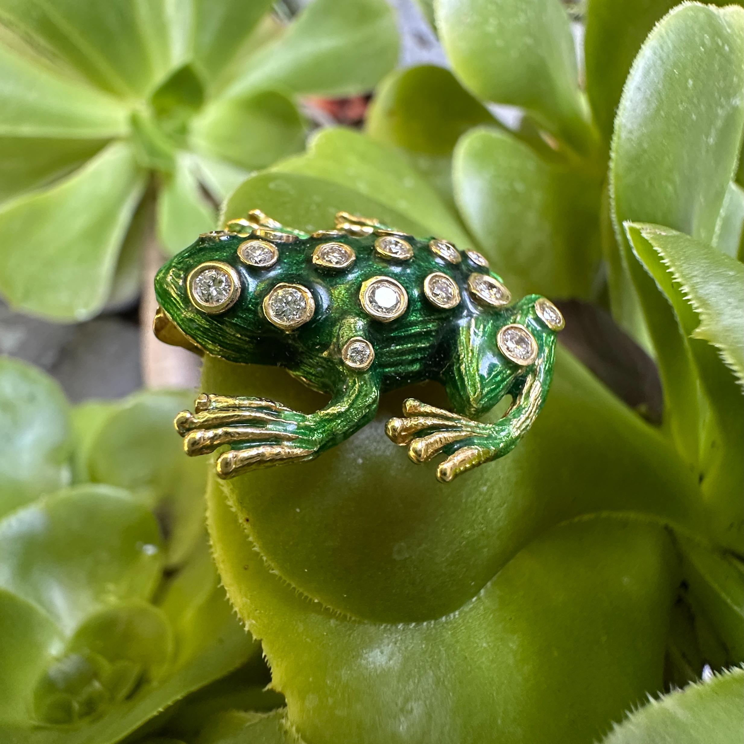 Froschbrosche aus grüner Emaille, CIRCA 1980, aus 18 Karat Gold mit 0,40 Karat Diamanten (Zeitgenössisch) im Angebot
