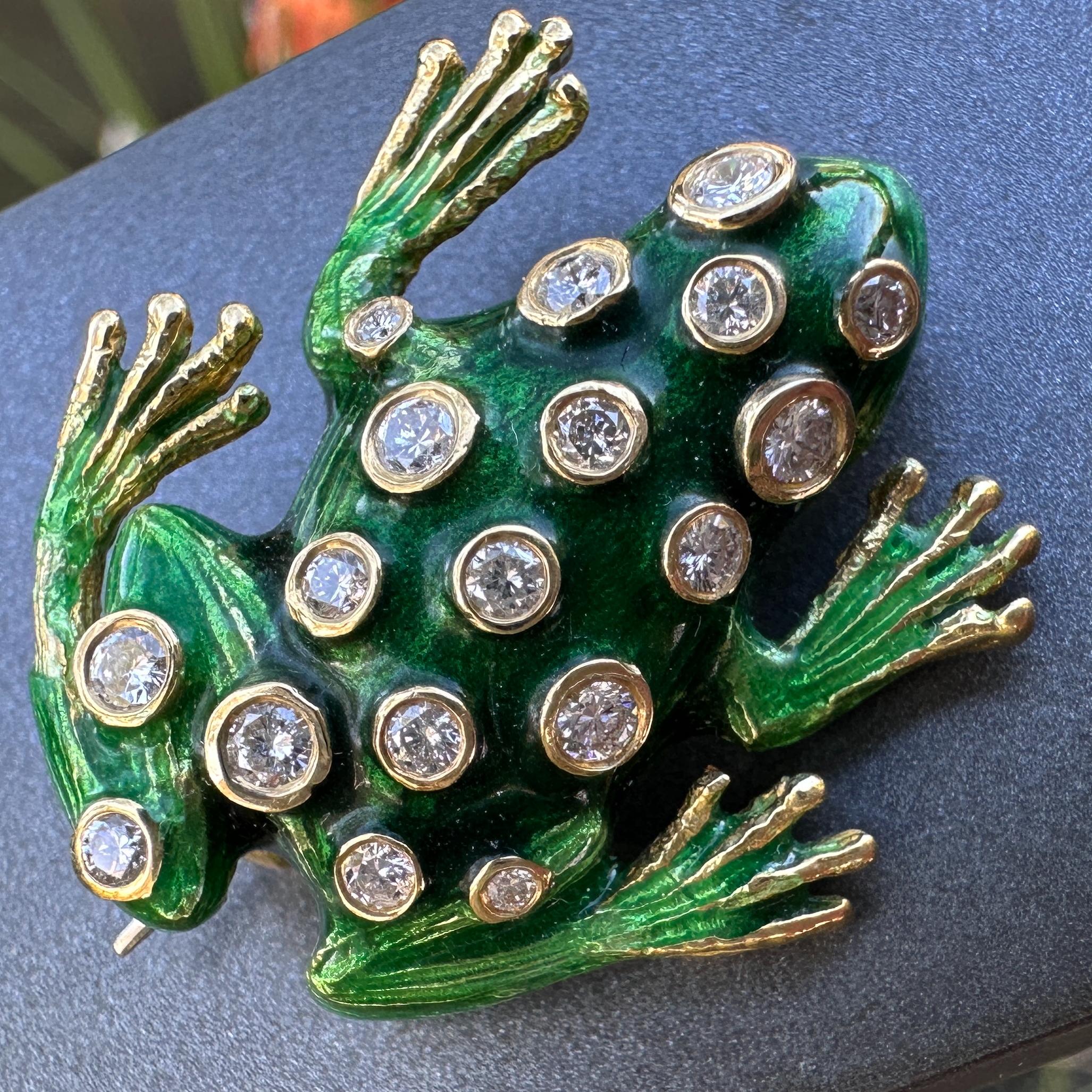 Froschbrosche aus grüner Emaille, CIRCA 1980, aus 18 Karat Gold mit 0,40 Karat Diamanten im Angebot 1