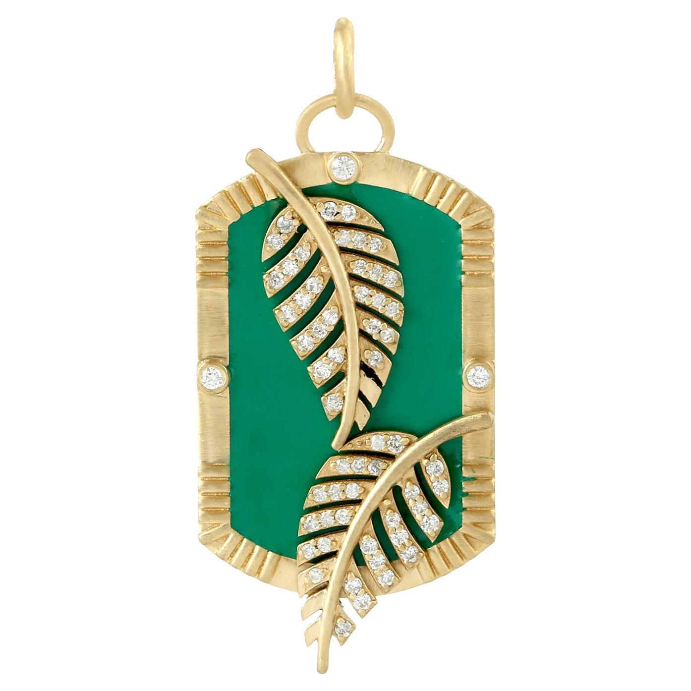 Pendentif en émail vert avec feuilles en diamant pavé en or jaune 18k