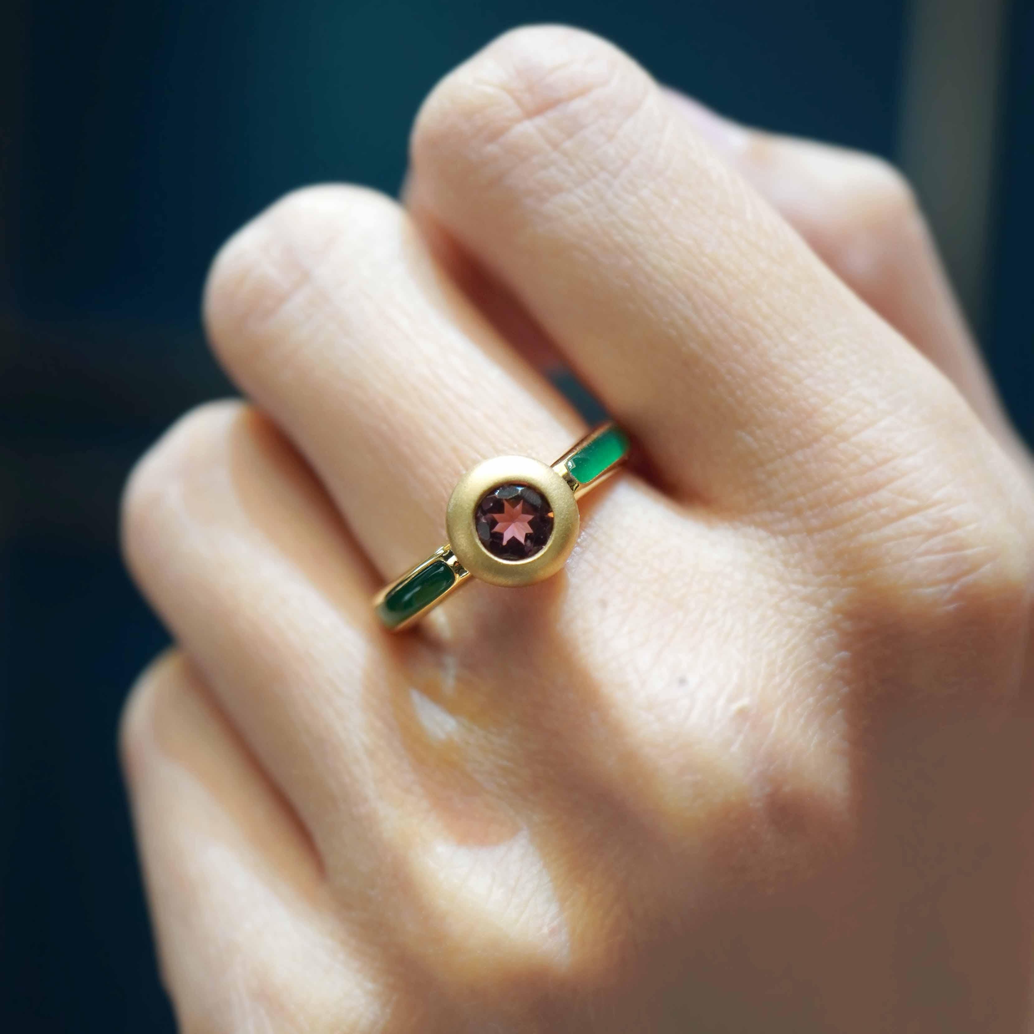 Green Enamel & Round Brilliant Pink Tourmaline 18K Gold Young Ring In New Condition For Sale In Hung Hom, HK