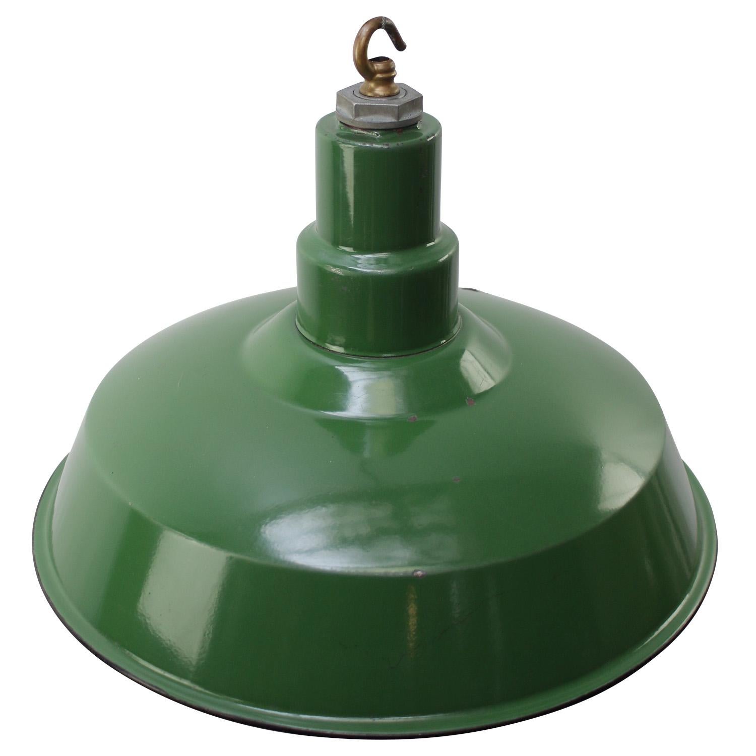 American vintage industrial hanging pendant.
Green enamel with white interior. Brass top.

Weight: 2.00 kg / 4.4 lb

Priced per individual item. All lamps have been made suitable by international standards for incandescent light bulbs,