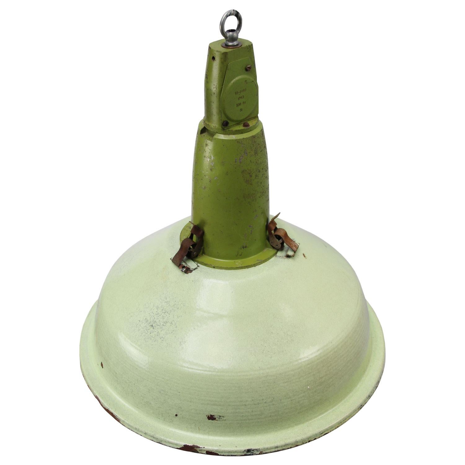 Enamel industrial pendant
light green enamel shade, white inside.
green cast aluminium top.

Weight: 2.70 kg / 6 lb

Priced per individual item. All lamps have been made suitable by international standards for incandescent light bulbs,
