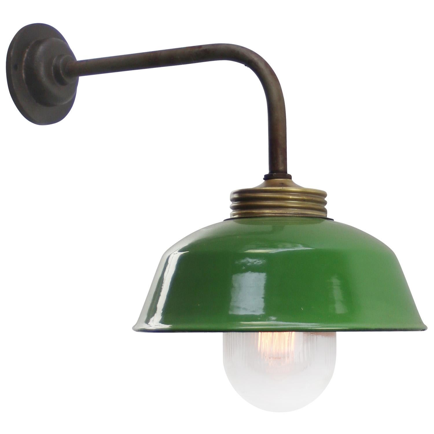 Rust Cast Iron Barn light
Green enamel shade, brass top, clear striped glass

Diameter cast iron wall piece: 10.5 cm / 4 inches
2 holes to secure

Weight: 2.00 kg / 4.4 lb

Priced per individual item. All lamps have been made suitable by