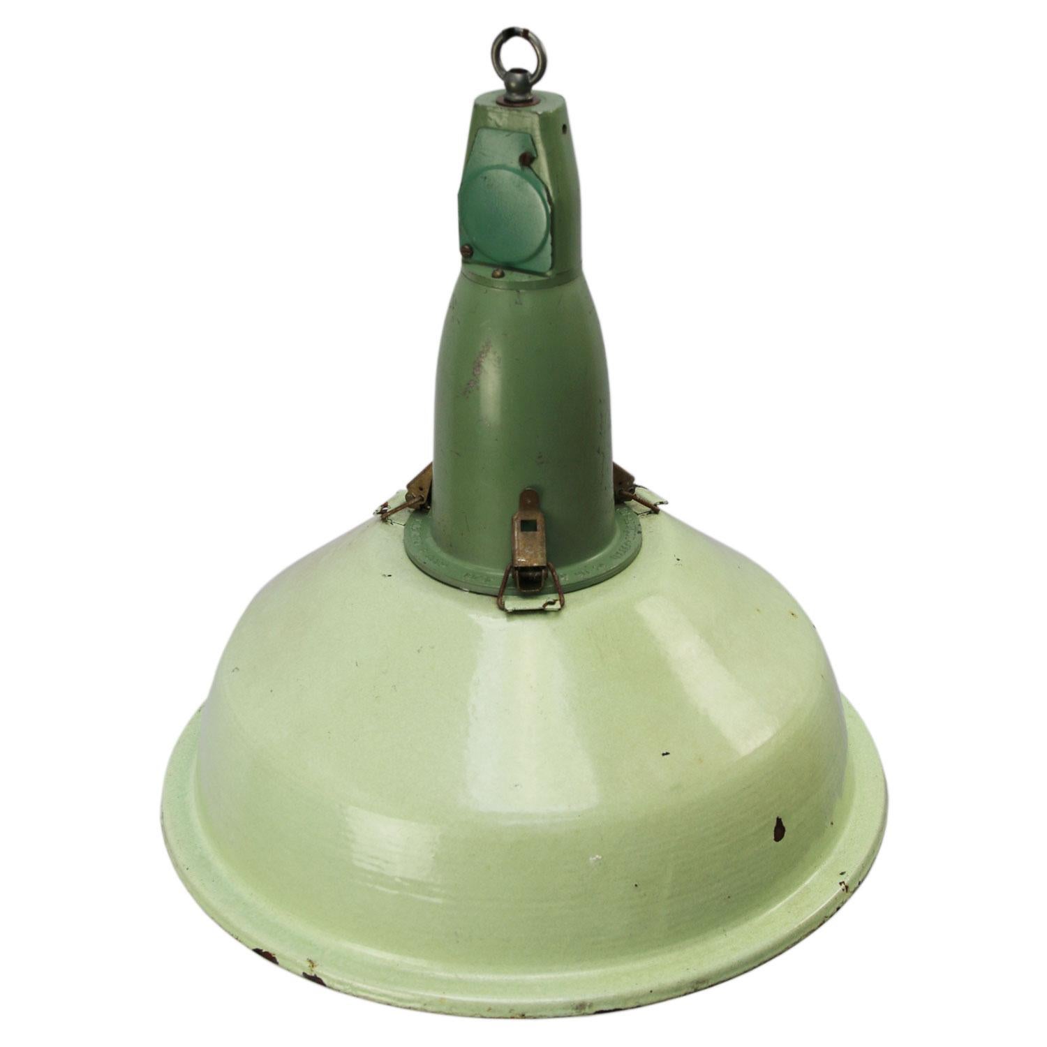 Enamel Industrial pendant
Light green enamel shade, white inside.
Green cast aluminum top.

Weight: 2.70 kg / 6 lb

Priced per individual item. All lamps have been made suitable by international standards for incandescent light bulbs,
