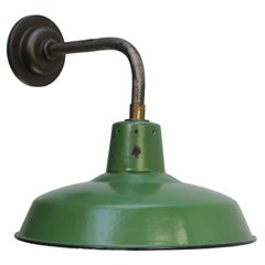 Aplique de pared vintage de hierro fundido estilo granero, esmaltado en verde