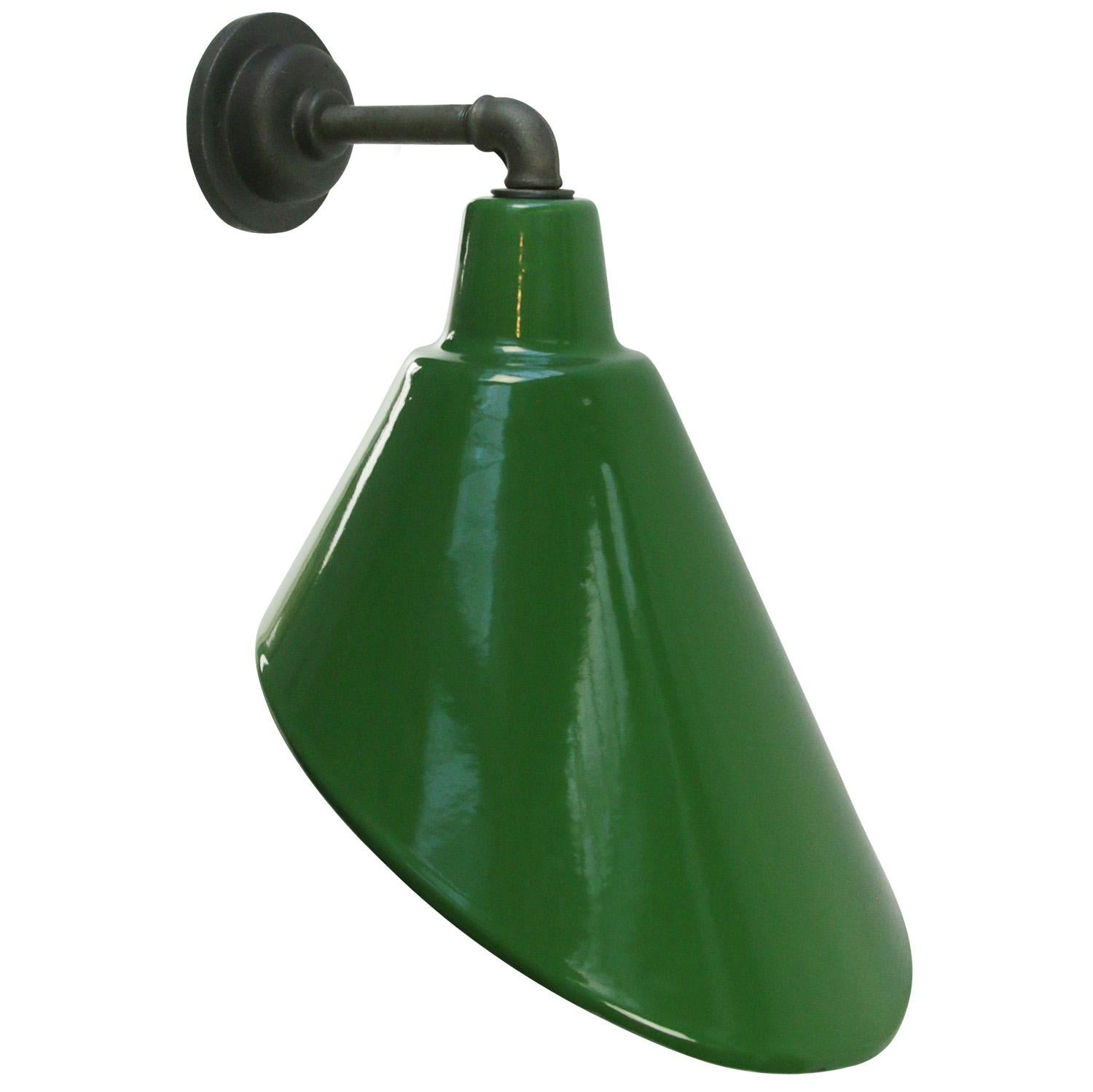 Factory wall light
Green enamel, white interior

Diameter cast iron wall piece:  10.5 cm / 4”.
2 holes to secure

Weight: 2.00 kg / 4.4 lb

Priced per individual item. All lamps have been made suitable by international standards for incandescent