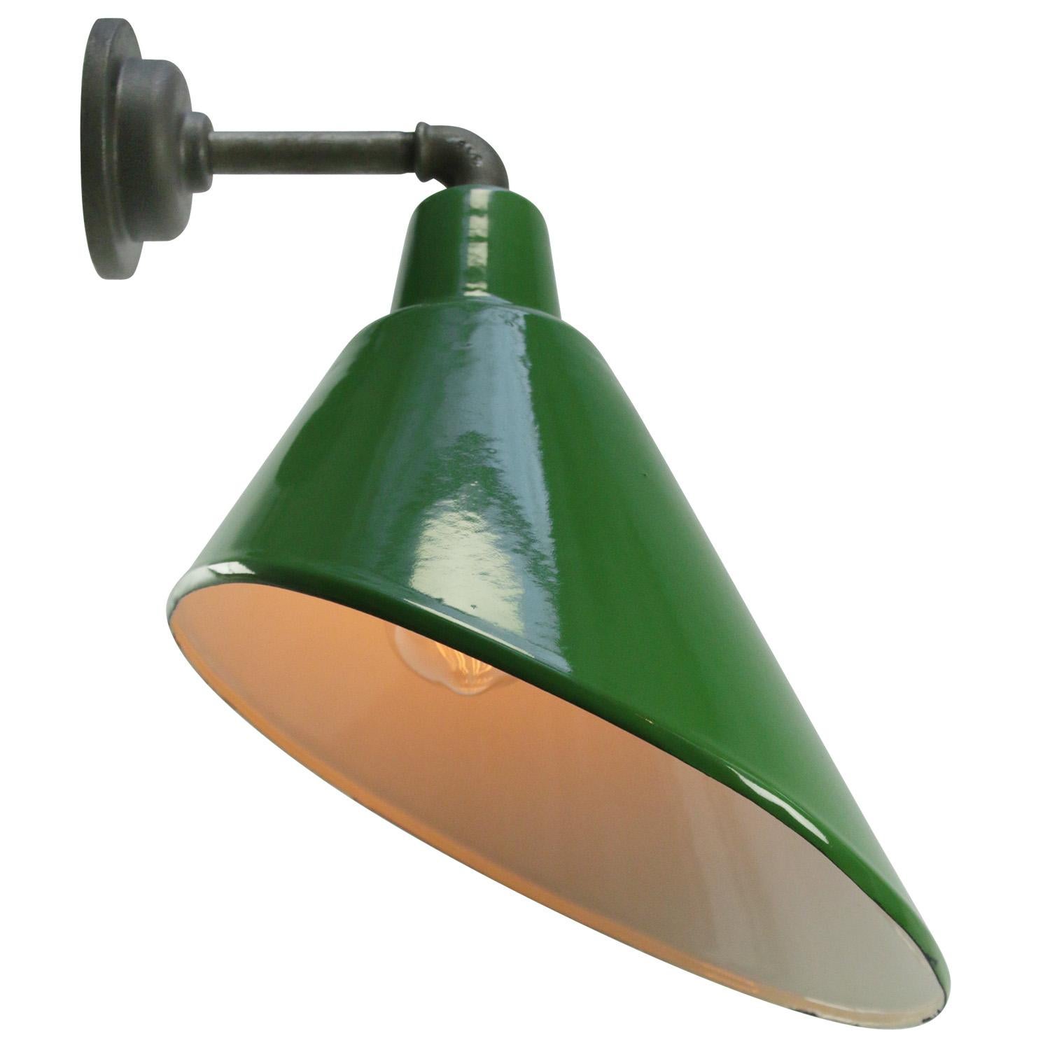 Grüne Emaille Vintage Industrial Cast Iron Factory Sconces Wall Lights (Industriell) im Angebot