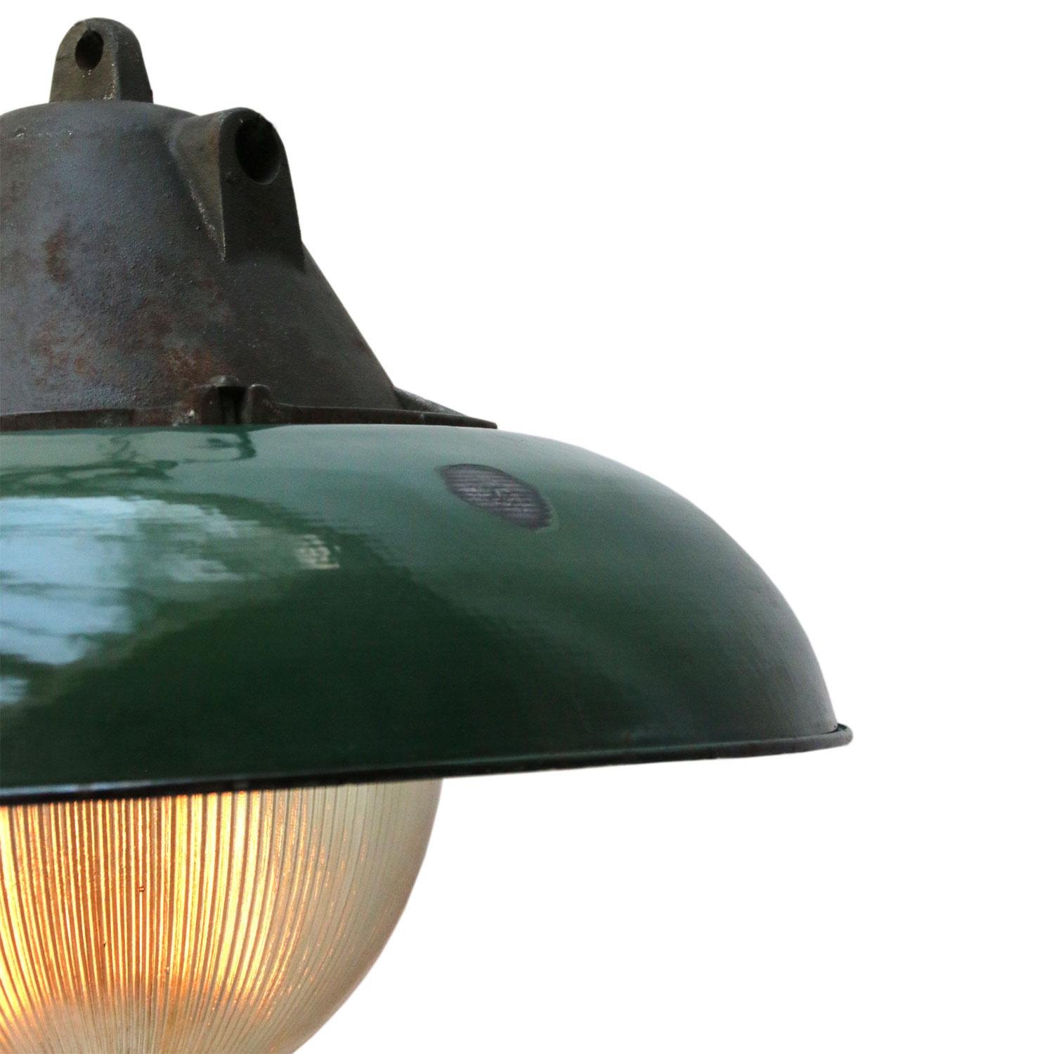 Factory pendant. Green enamel white interior. Cast iron top.
Holophane glass.

Weight: 9.0 kg / 19.8 lb

Priced individual item. All lamps have been made suitable by international standards for incandescent light bulbs, energy-efficient and LED