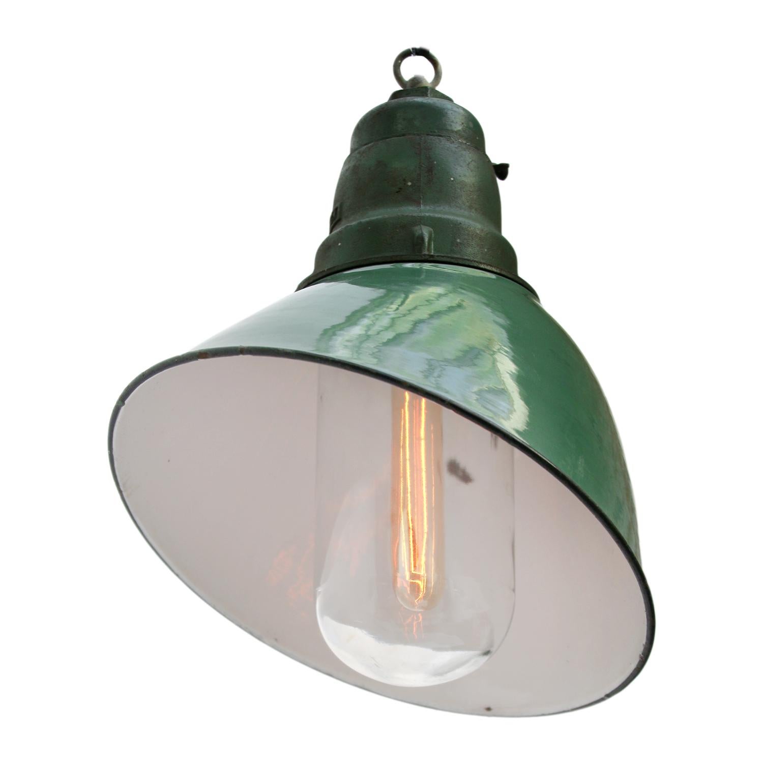 Industrial pendant hanging lamp
green enamel, white interior
cast iron top, clear glass
made in the USA.

Weight: 3.70 kg / 8.2 lb

Priced per individual item. All lamps have been made suitable by international standards for incandescent