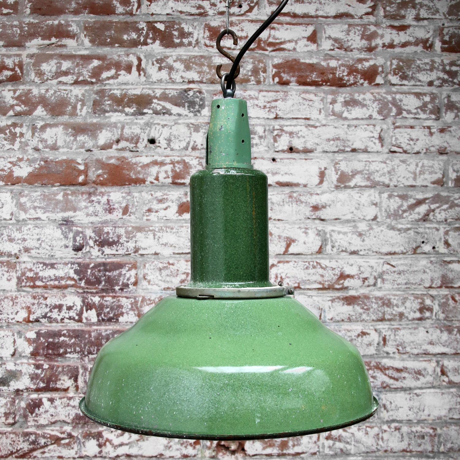 Green Enamel Vintage Industrial Enamel Top Pendant Lights (3x) In Good Condition In Amsterdam, NL