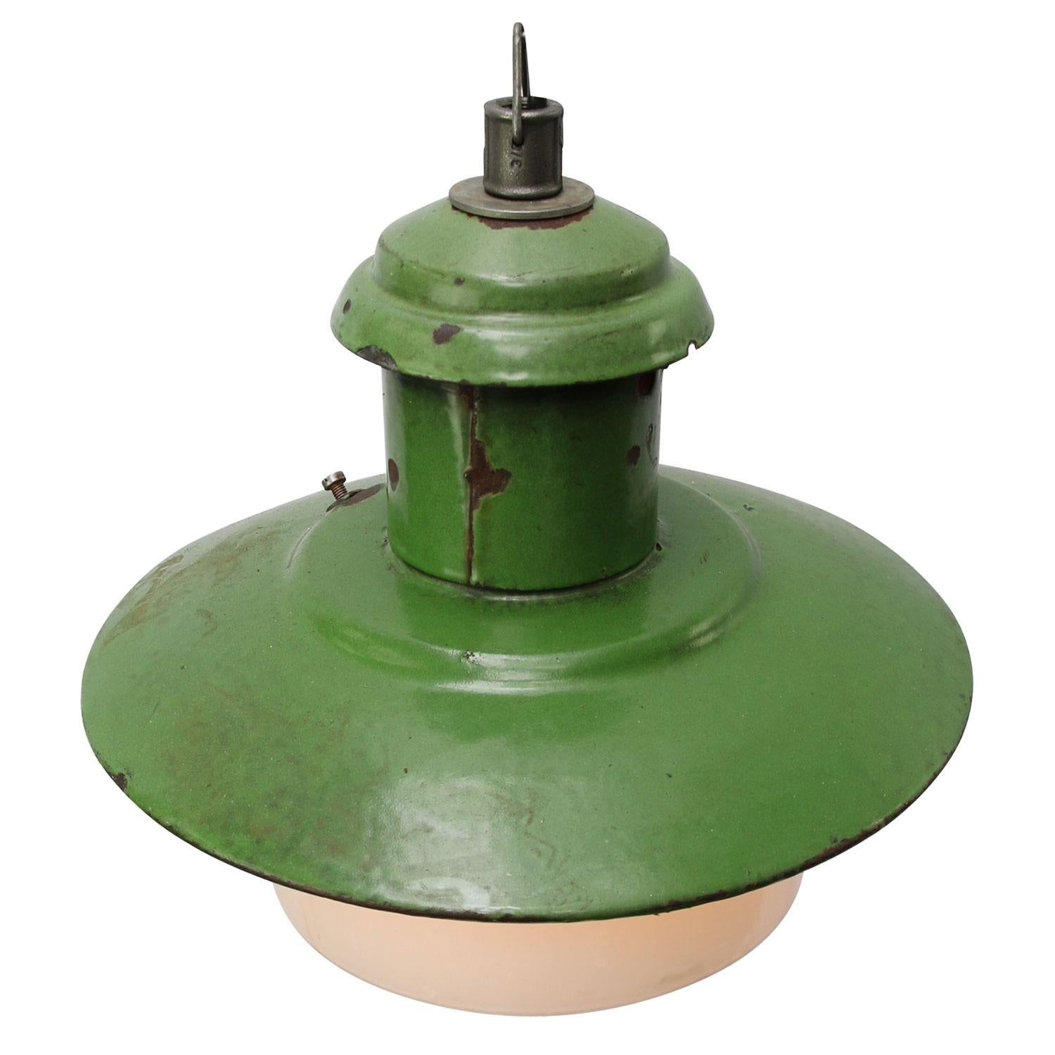 Green enamel factory pendant.
White inside. White opaline glass

Measure: Diameter glass 21 cm

Weight: 2.20 kg / 4.9 lb

Priced per individual item. All lamps have been made suitable by international standards for incandescent light bulbs,