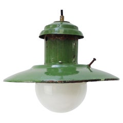 Lampes à suspension industrielles vintage en verre opalin vert émaillé
