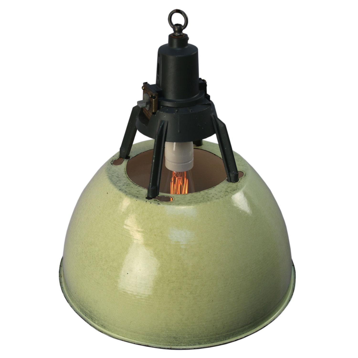 Enamel industrial pendant.
Green enamel shade, white inside.
Dark grey cast aluminum top.

Weight: 2.90 kg / 6.4 lb

Priced per individual item. All lamps have been made suitable by international standards for incandescent light bulbs,