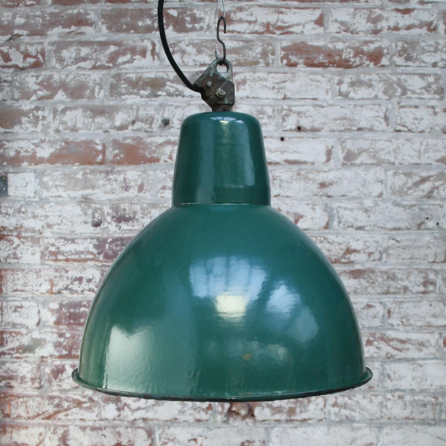 Green Enamel Vintage Industrial Pendant Light In Good Condition In Amsterdam, NL