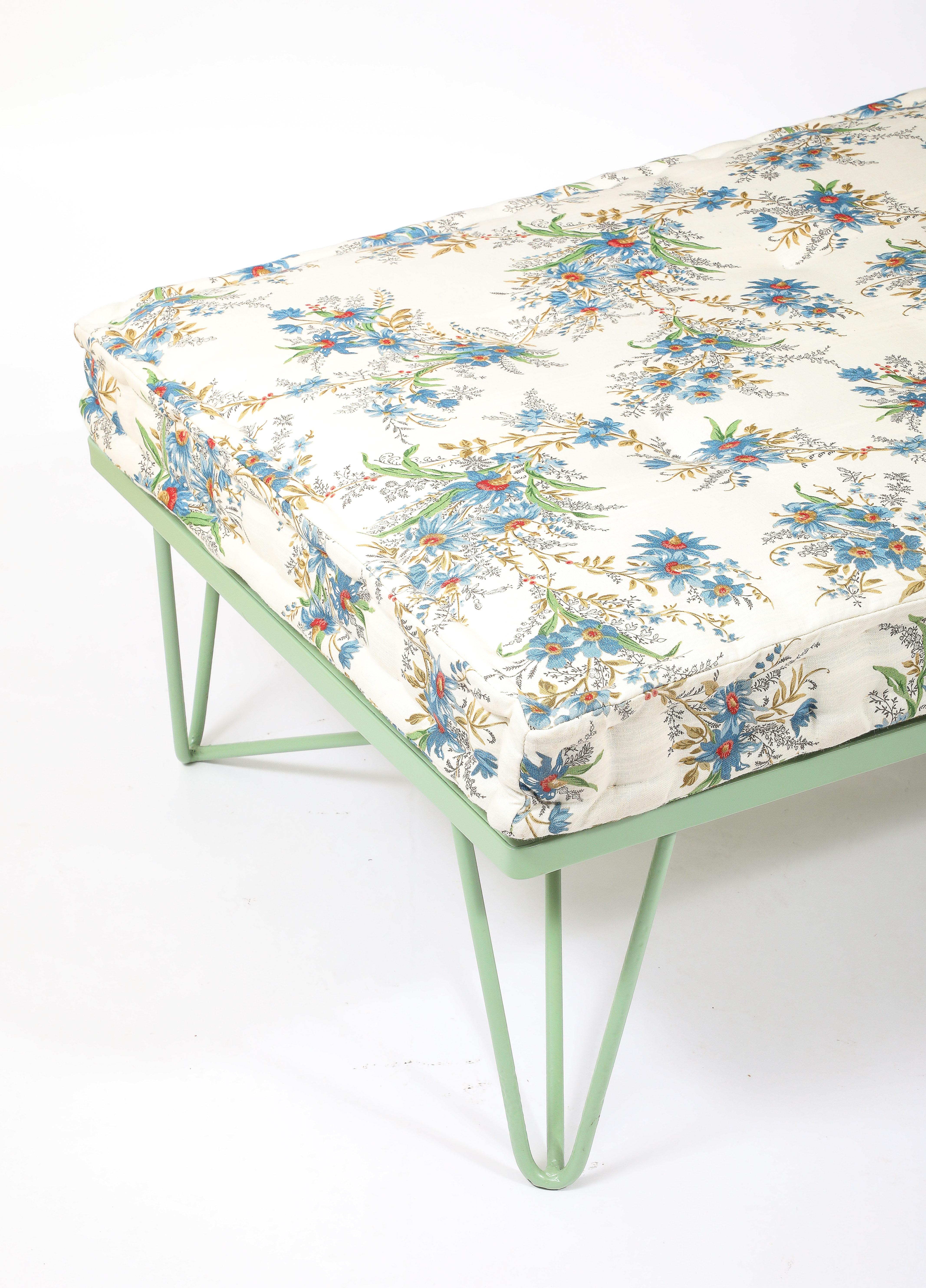 Green Enameled Daybed, France 1950's In Good Condition For Sale In New York, NY