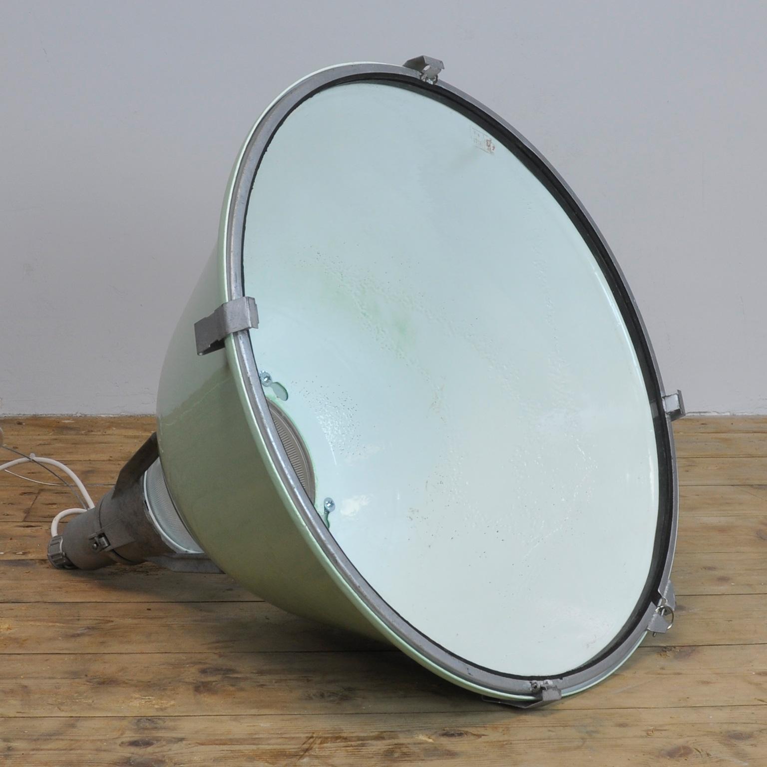 Green Enameled Industrial Pendant Light, 1950s (Ukrainisch)