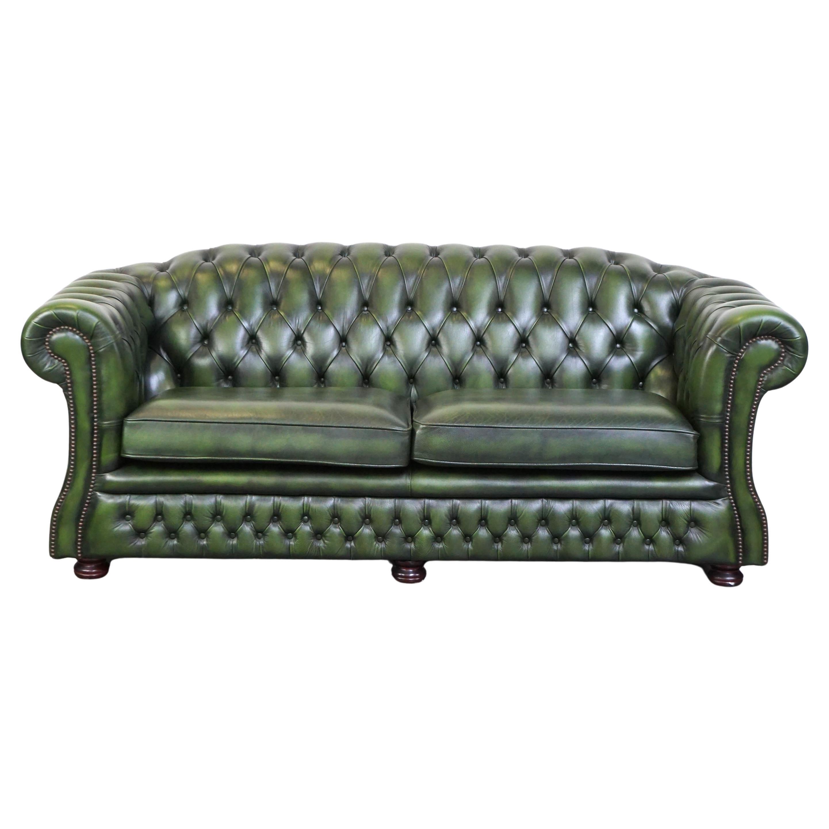Green English cowhide leather 2.5-seater Chesterfield sofa, very good condition