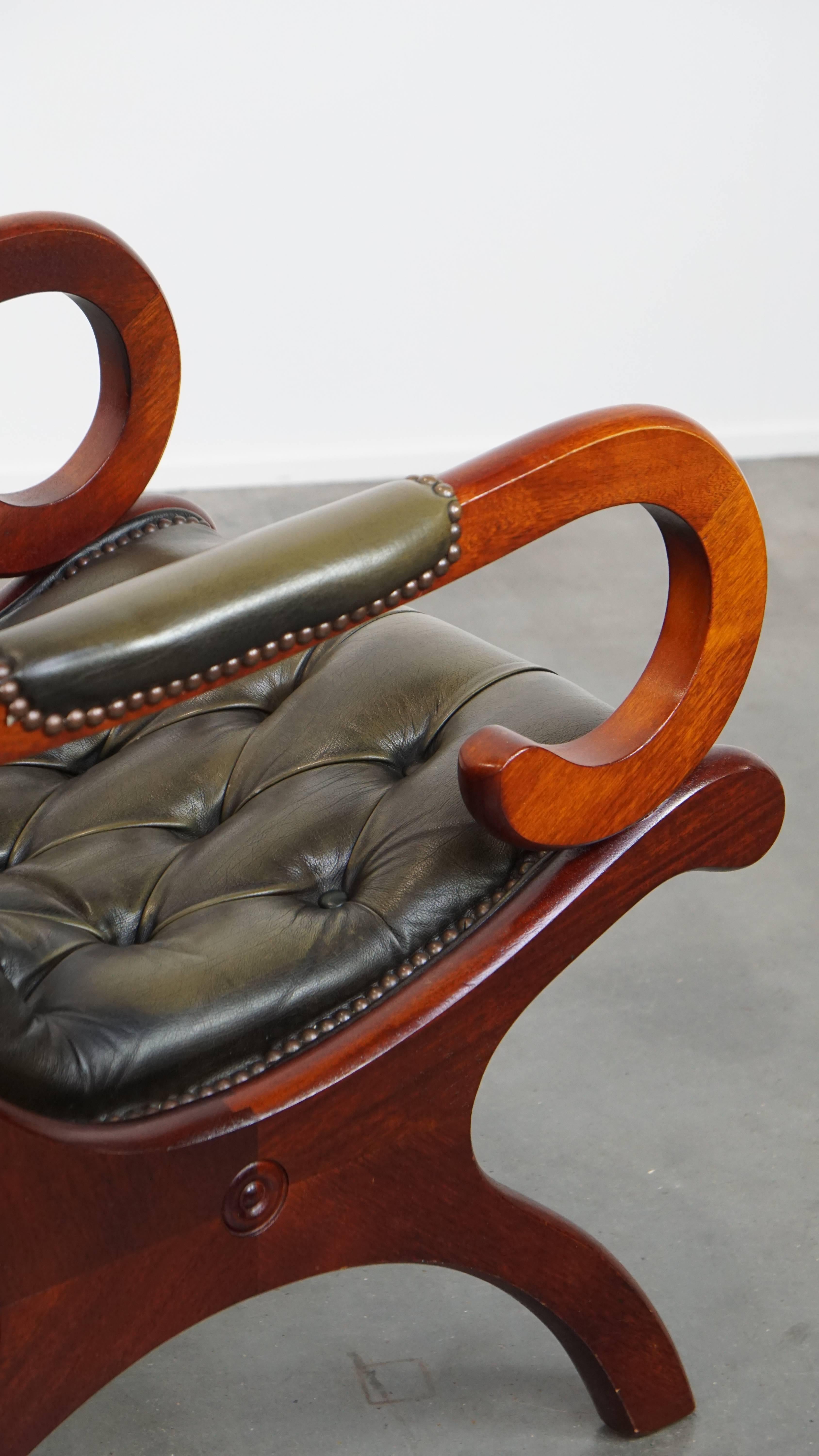 Poltrona Chesterfield in pelle di vacchetta verde in stile inglese con Wood in vendita 4