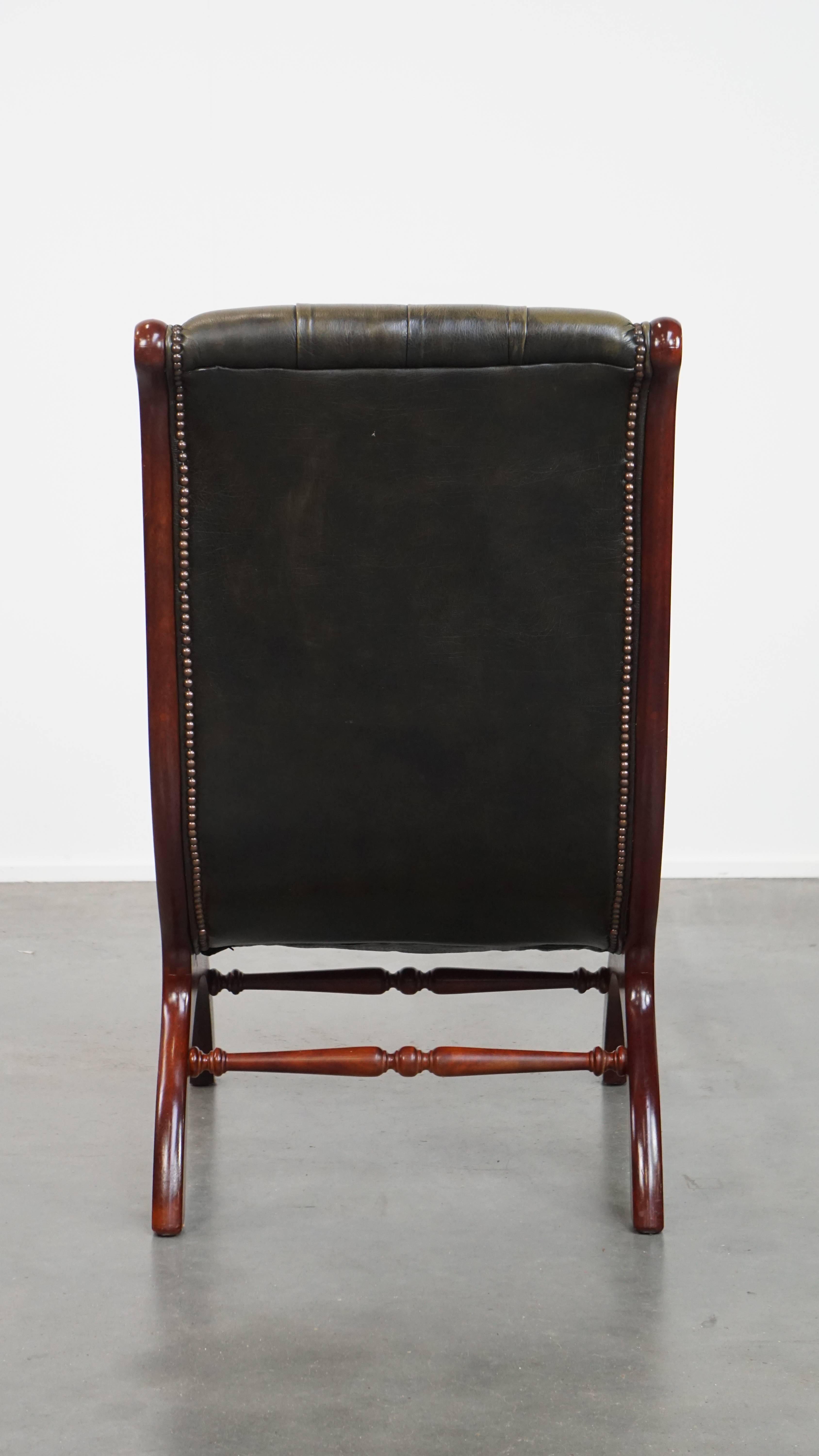 Romano classico Poltrona Chesterfield in pelle di vacchetta verde in stile inglese con Wood in vendita