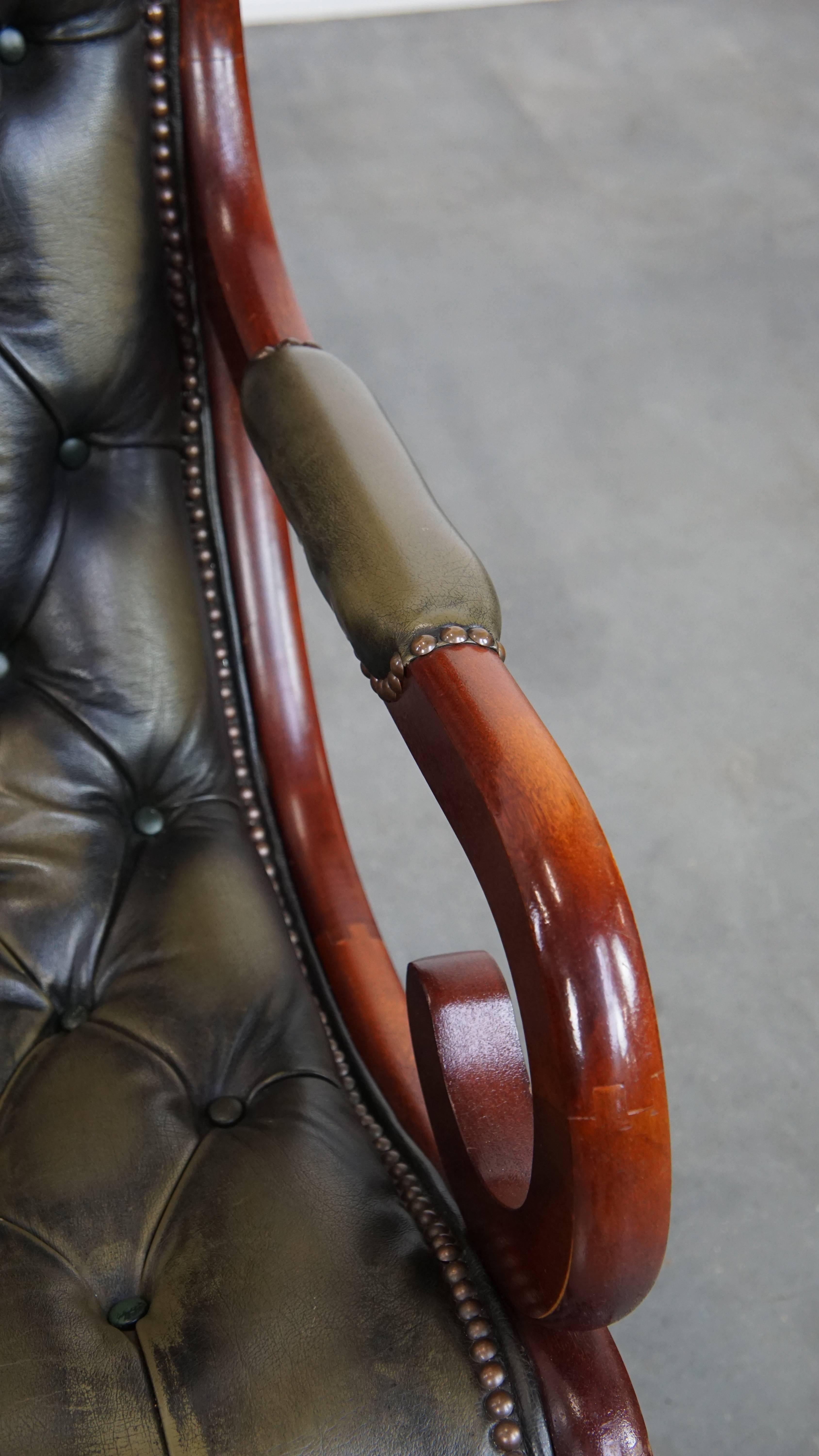 Vacchetta Poltrona Chesterfield in pelle di vacchetta verde in stile inglese con Wood in vendita