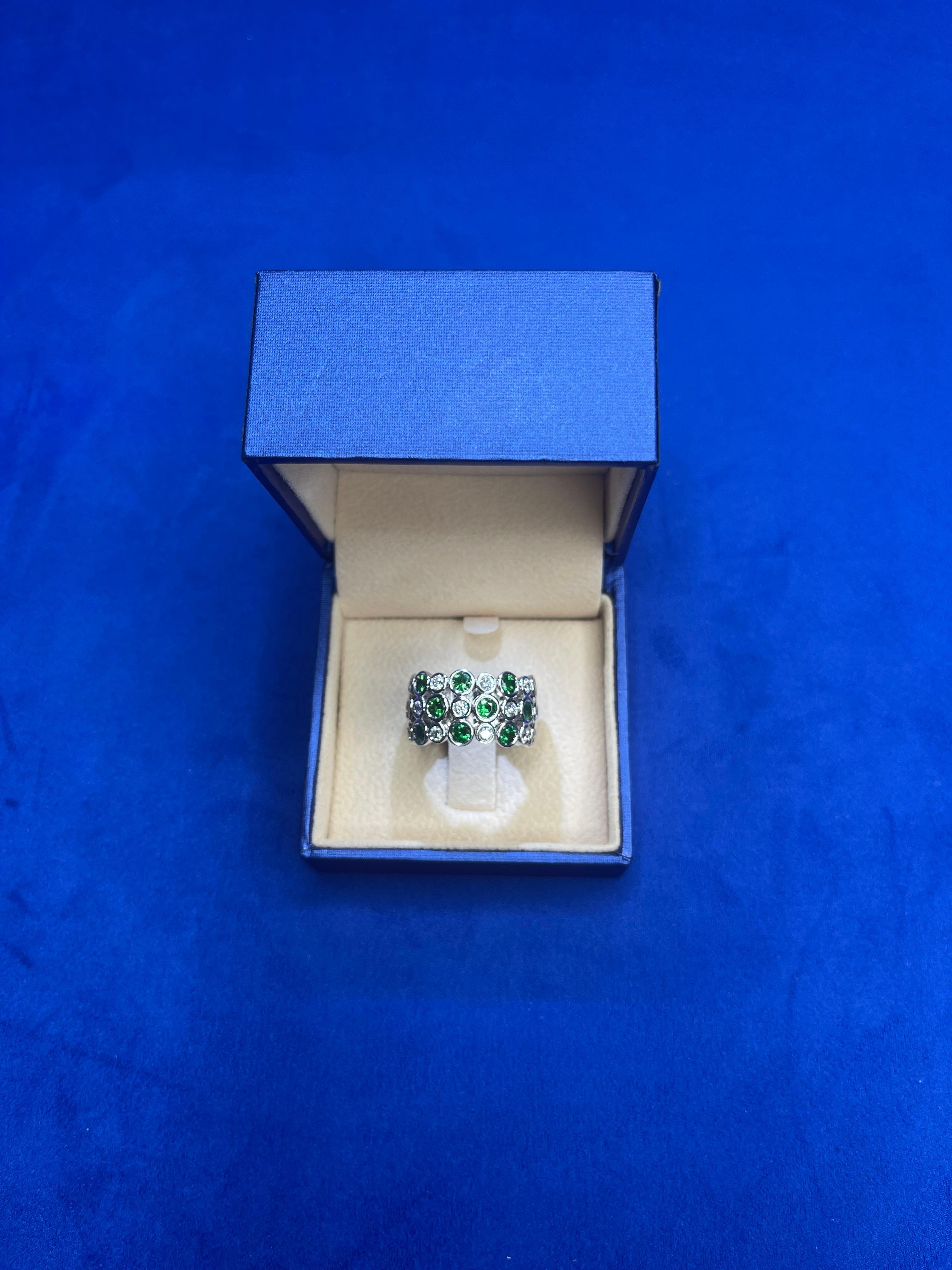 Green Tsavorite Diamond Flexible Bezel Eternity Band 18 Karat White Gold Ring For Sale 3