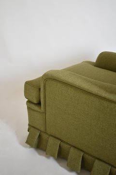Sillón verde de tela con flecos, de los años 60.