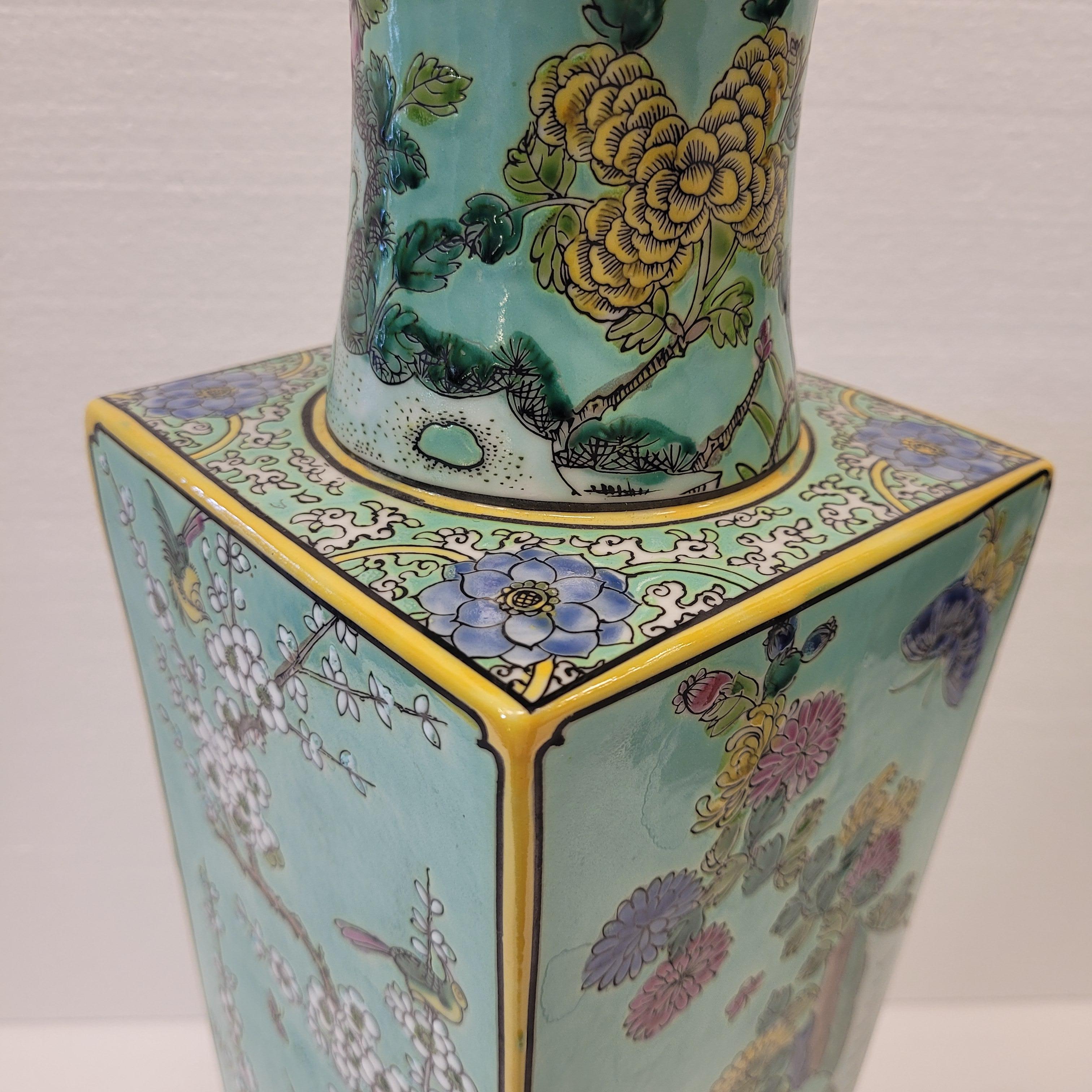 Green family Vert pair of Chineses  porcelain vases rectangular shape 5