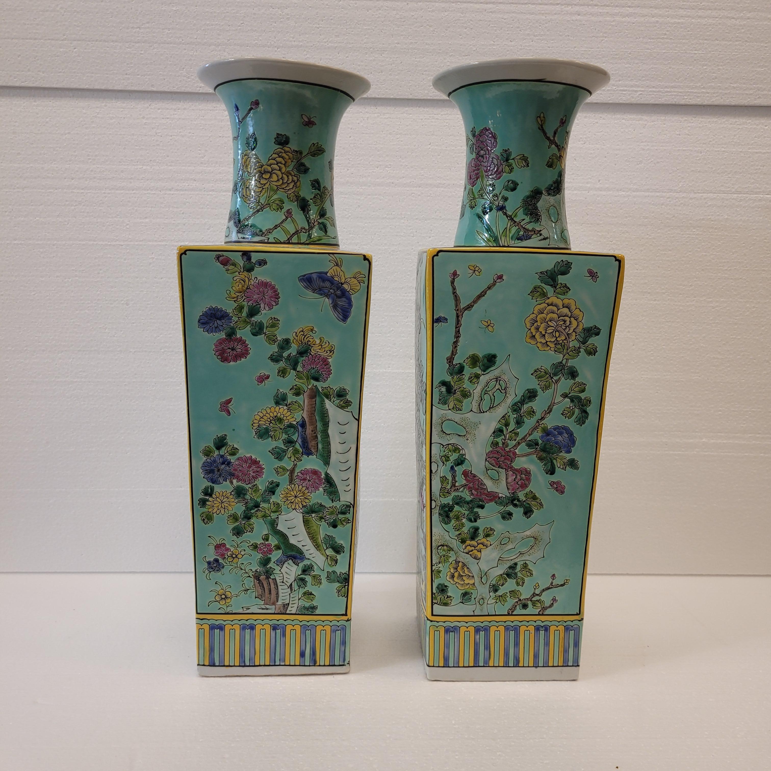 
Amazing pair of Chinese porcelain vases, Green Family style, made during the Republic period. The Republic of China (1912-1949) was founded after the Qing dynasty, the last imperial dynasty, was overthrown in the Xinhai Revolution. It occupied the