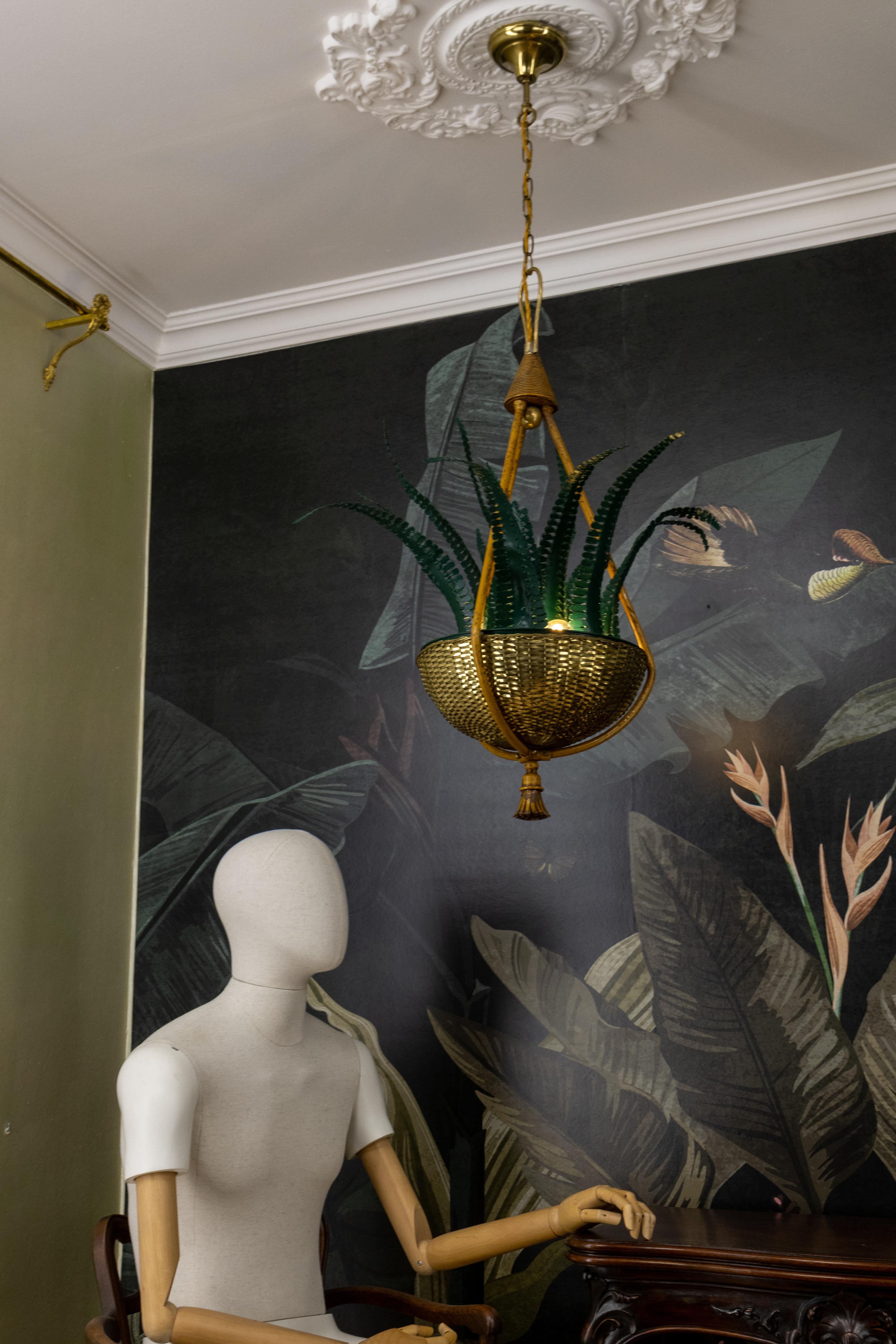 Lampadario a cesto in ottone e foglie di felce verde attribuito alla Maison Baguès, anni '50 in vendita 5