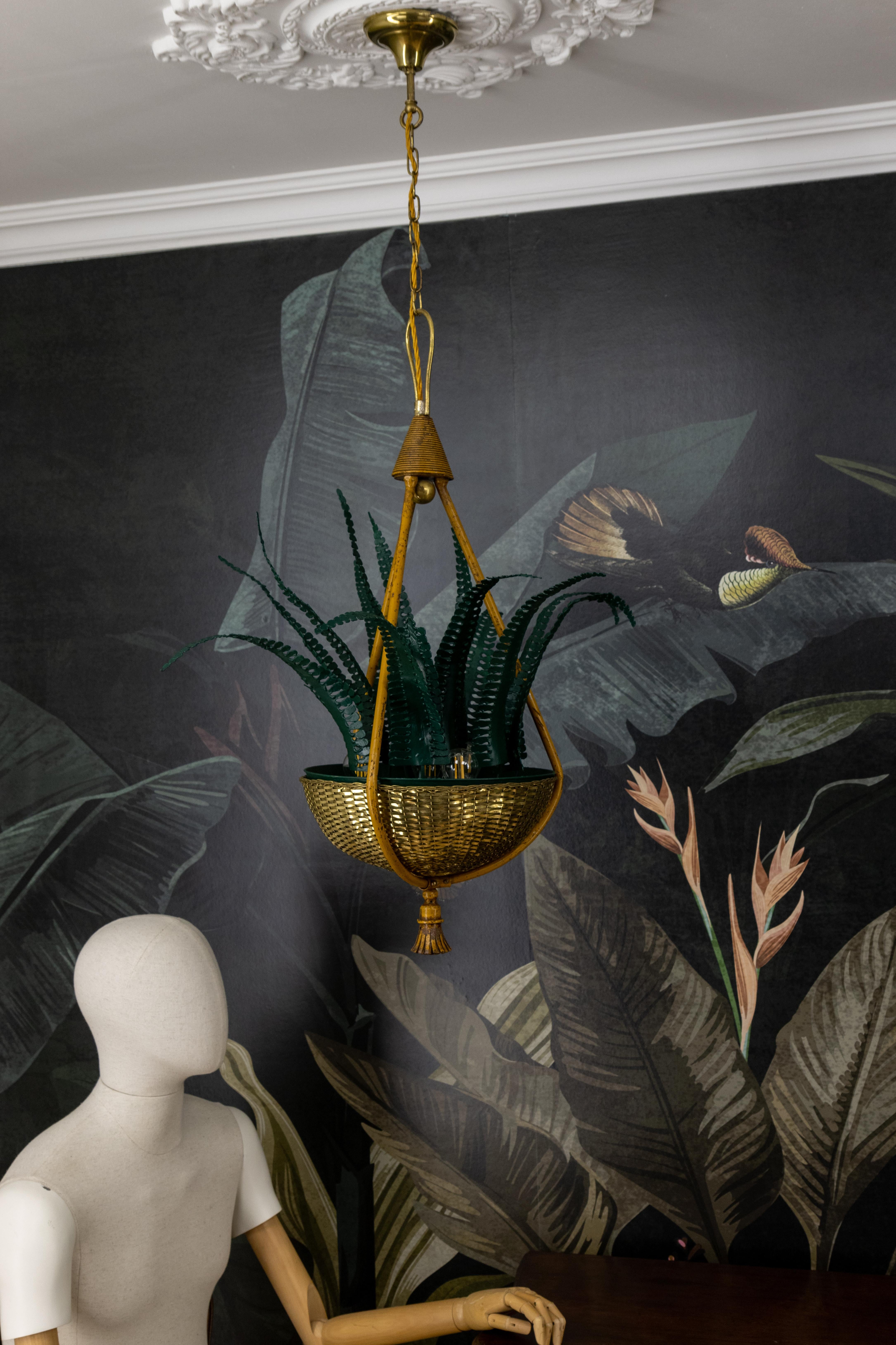 Lampadario a cesto in ottone e foglie di felce verde attribuito alla Maison Baguès, anni '50 in vendita 6