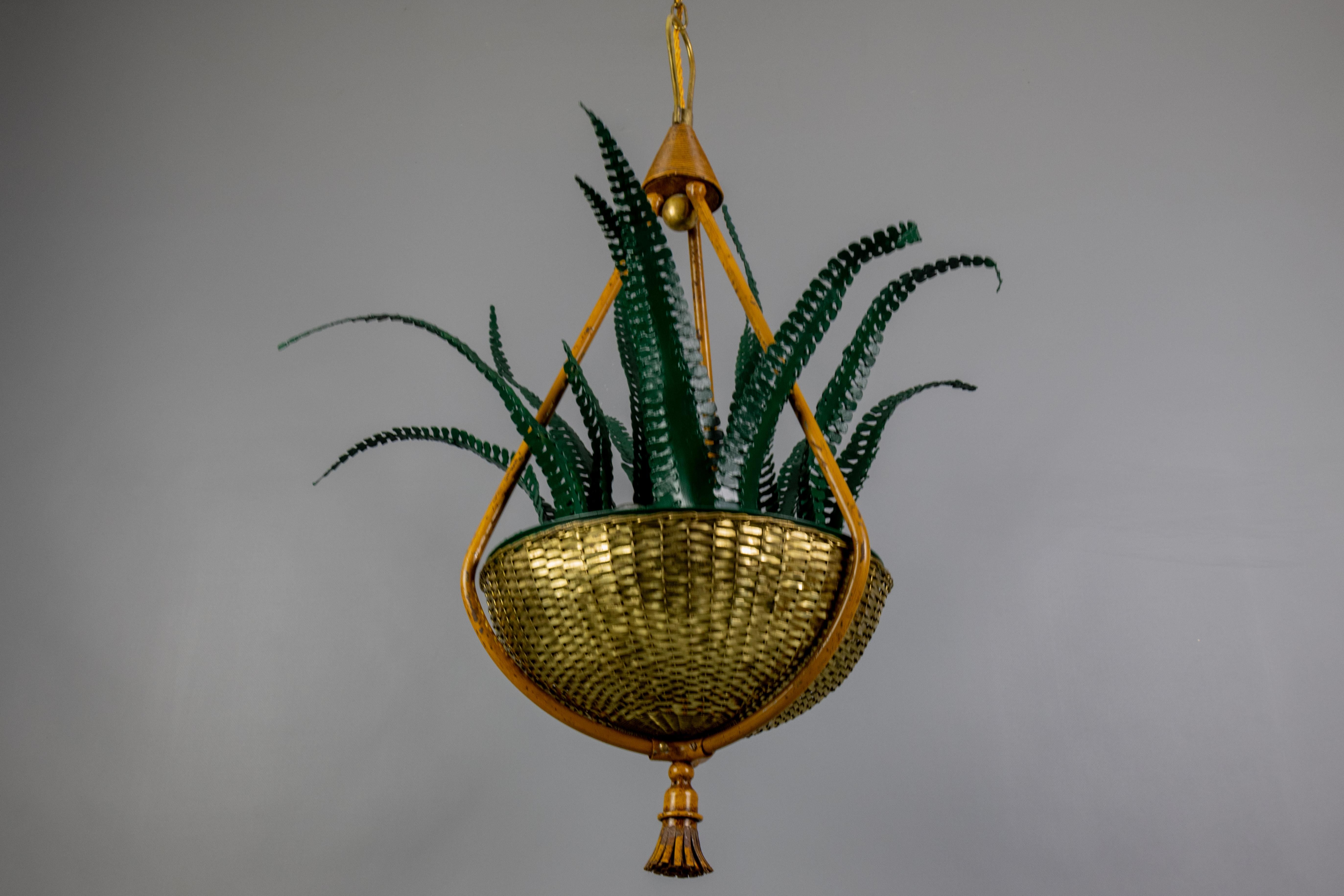 Lampadario a cesto in ottone e foglie di felce verde attribuito alla Maison Baguès, anni '50 in vendita 7