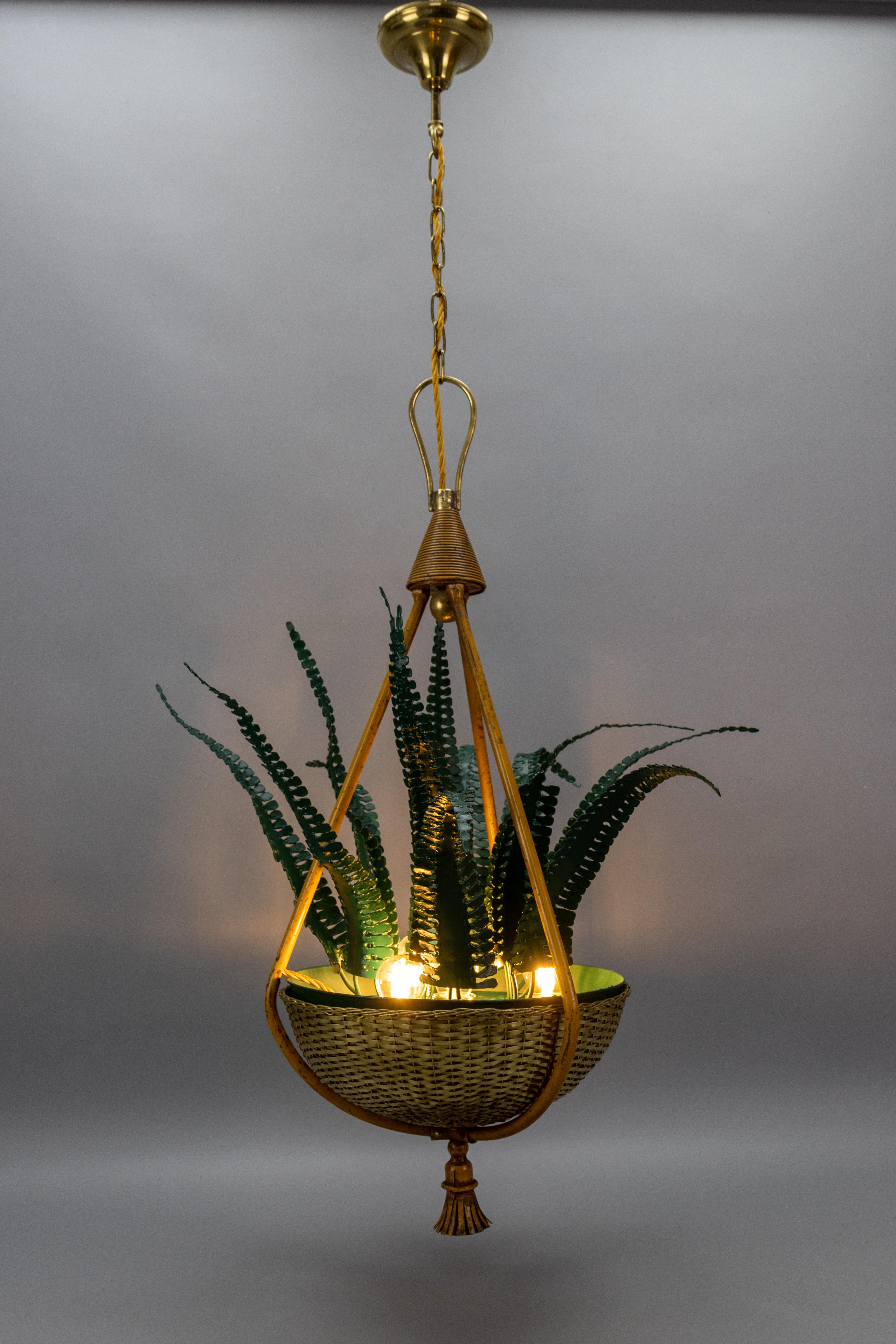 Lampadario a cesto in ottone e foglie di felce verde attribuito alla Maison Baguès, anni '50 in vendita 9