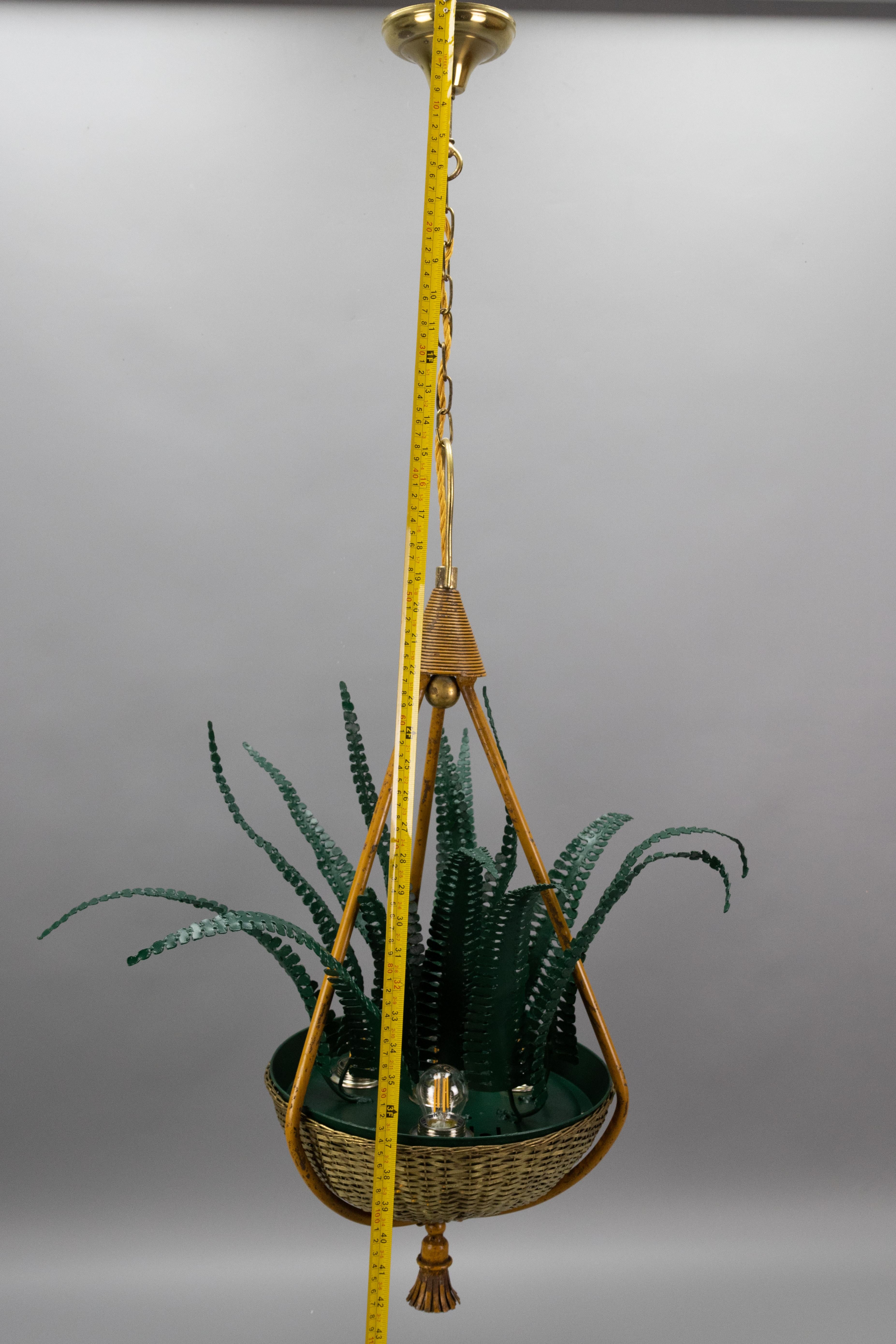 Lampadario a cesto in ottone e foglie di felce verde attribuito alla Maison Baguès, anni '50 in vendita 10