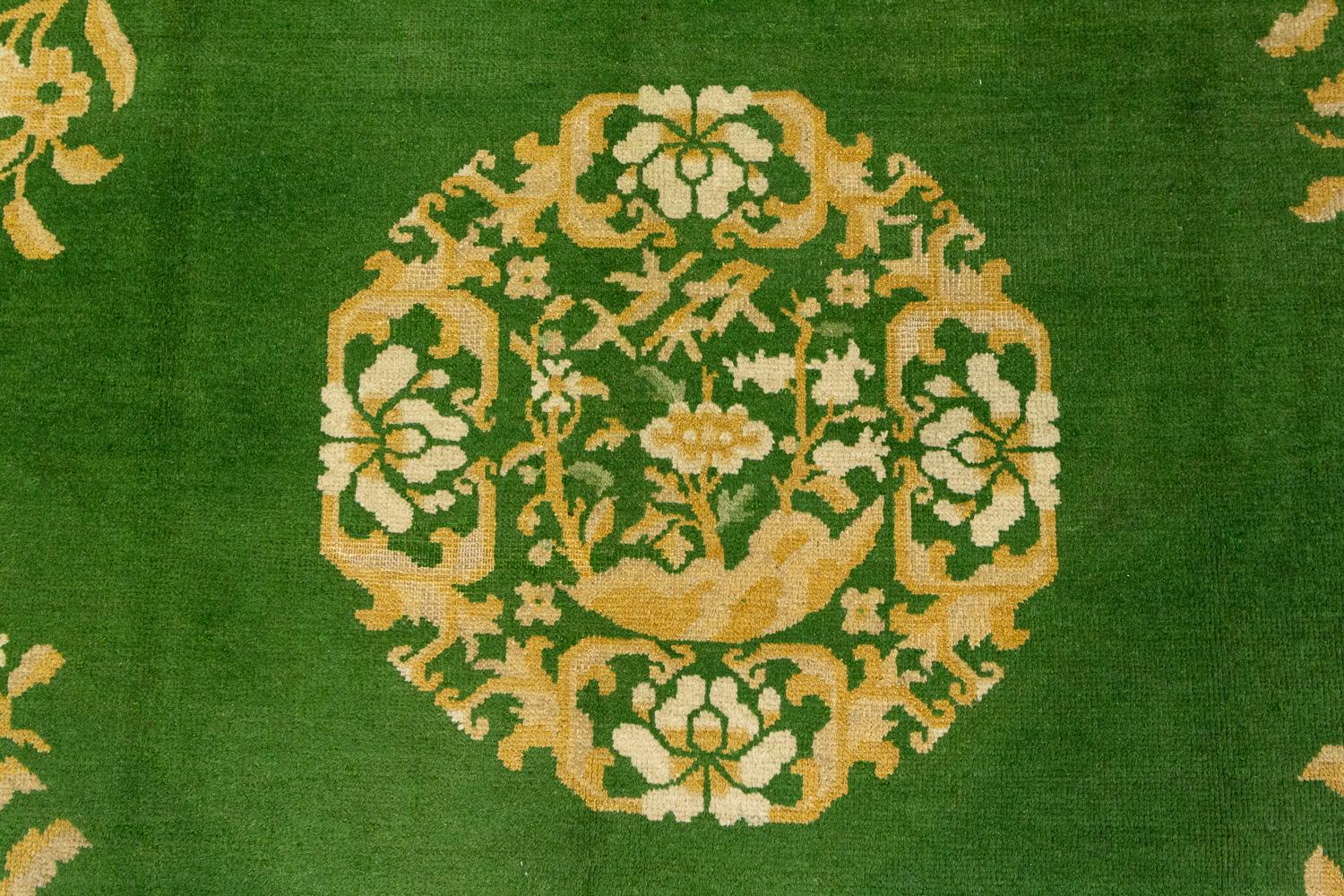 Green Field Antique Chinese Peking Wool Rug with Medallion, ca. 1900 In Good Condition In Ferrara, IT