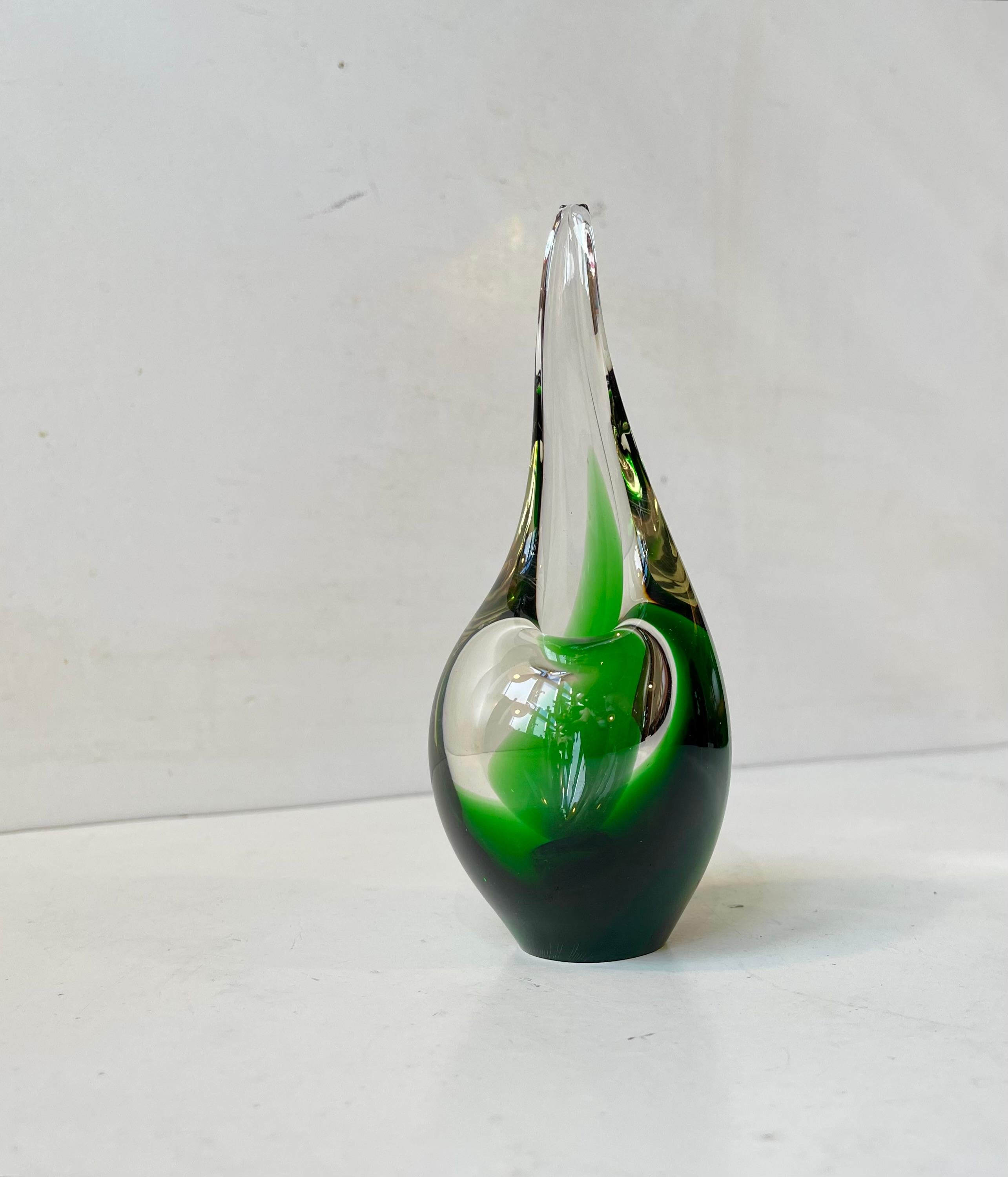 Vase en verre d'art vert 