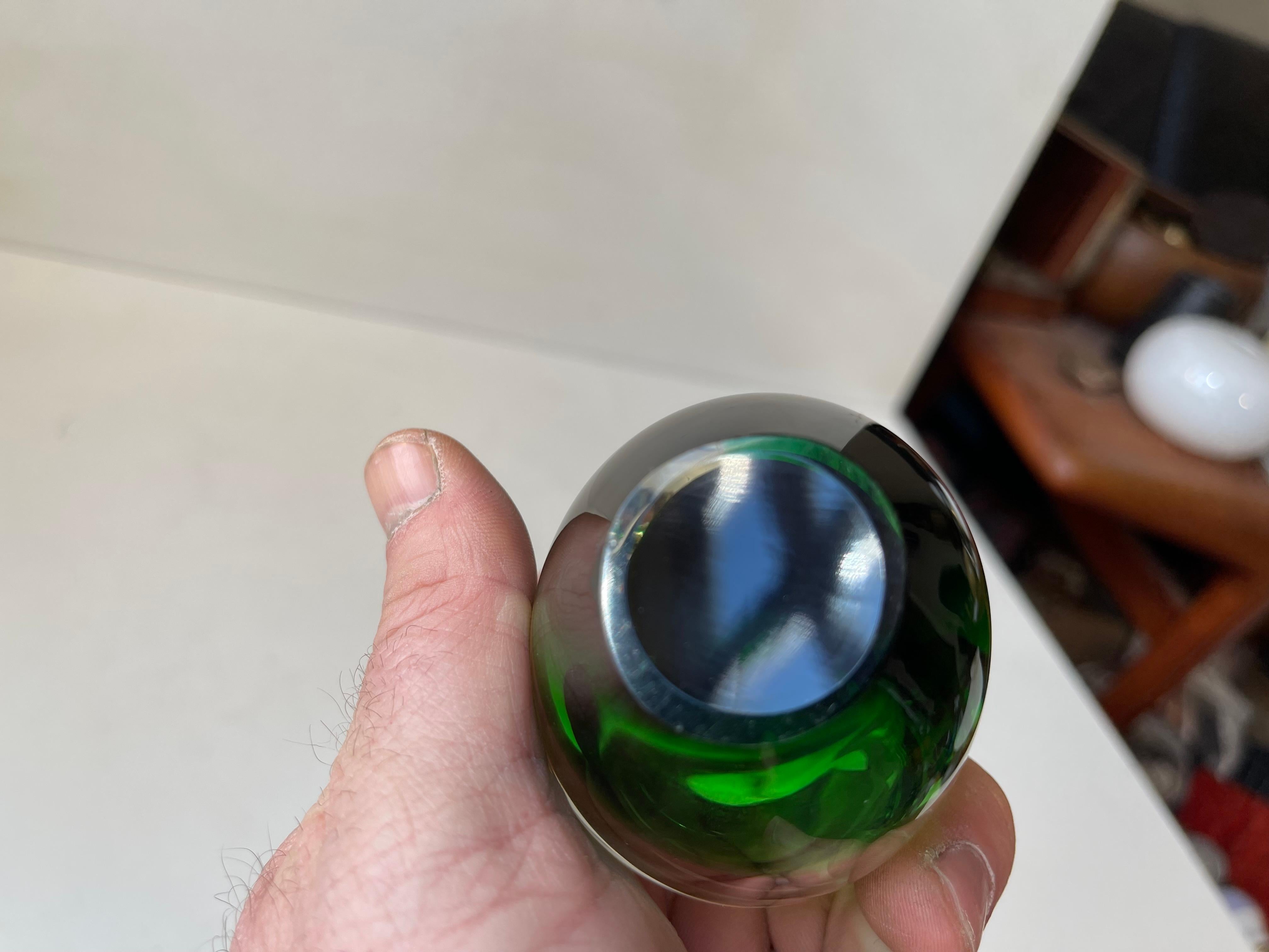 Verre brun Vase en verre d'art vert 