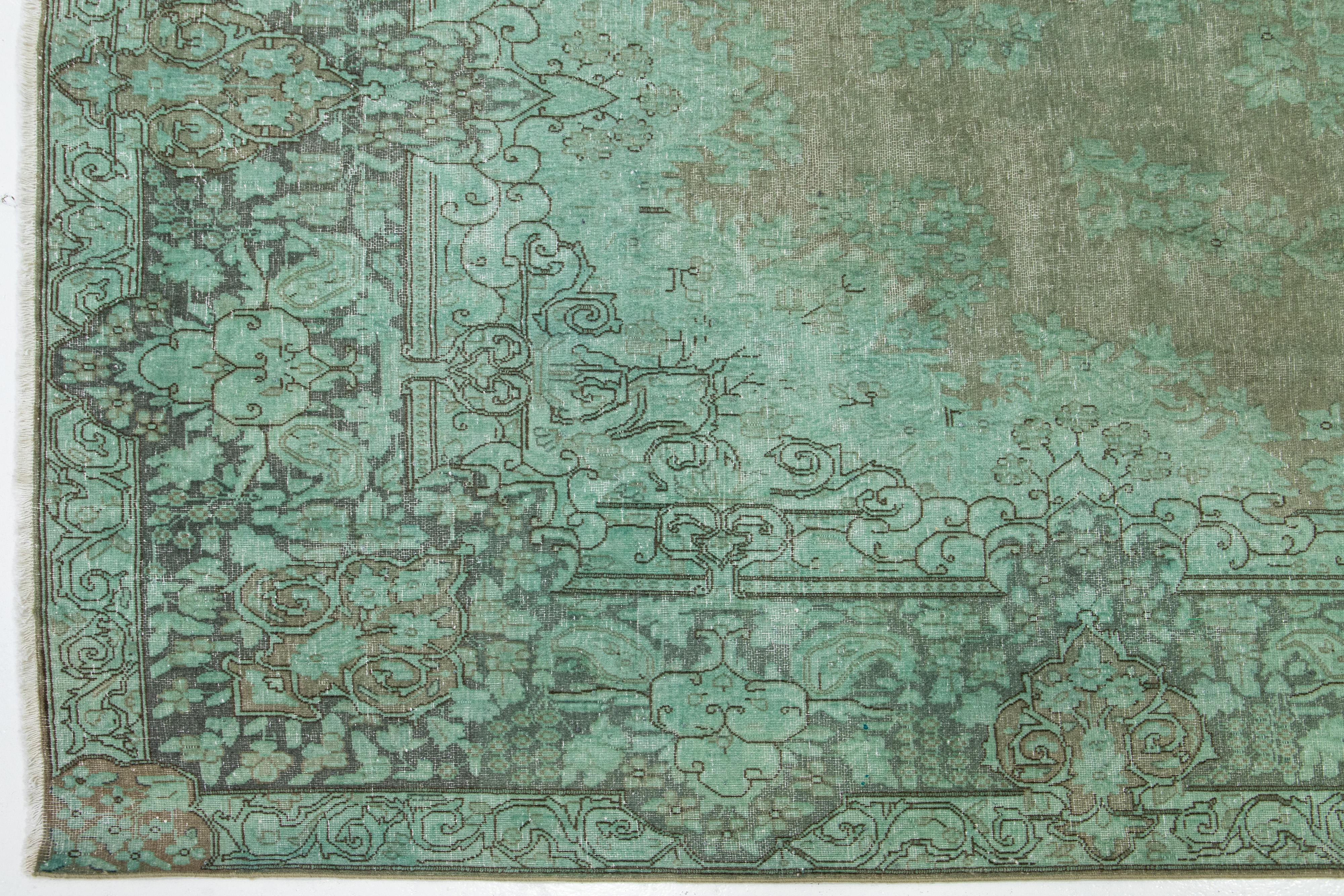 Grüner floraler antiker persischer gefärbter Wollteppich 10 x 13 (Wolle) im Angebot