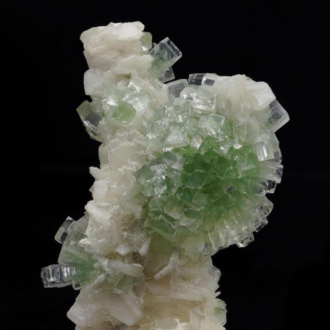 Apofillite verde floreale in vendita 2