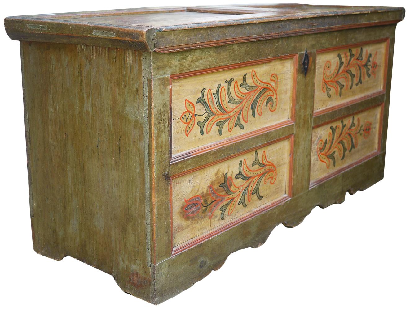 Large chest, Northern Italy

Measures: H 89 cm, L 176 cm, P 65 cm

Large chest in fir wood, entirely painted in forest green color. On the front, four framed mirrors are decorated with stylized floral motifs. The lower part is shaped to refine