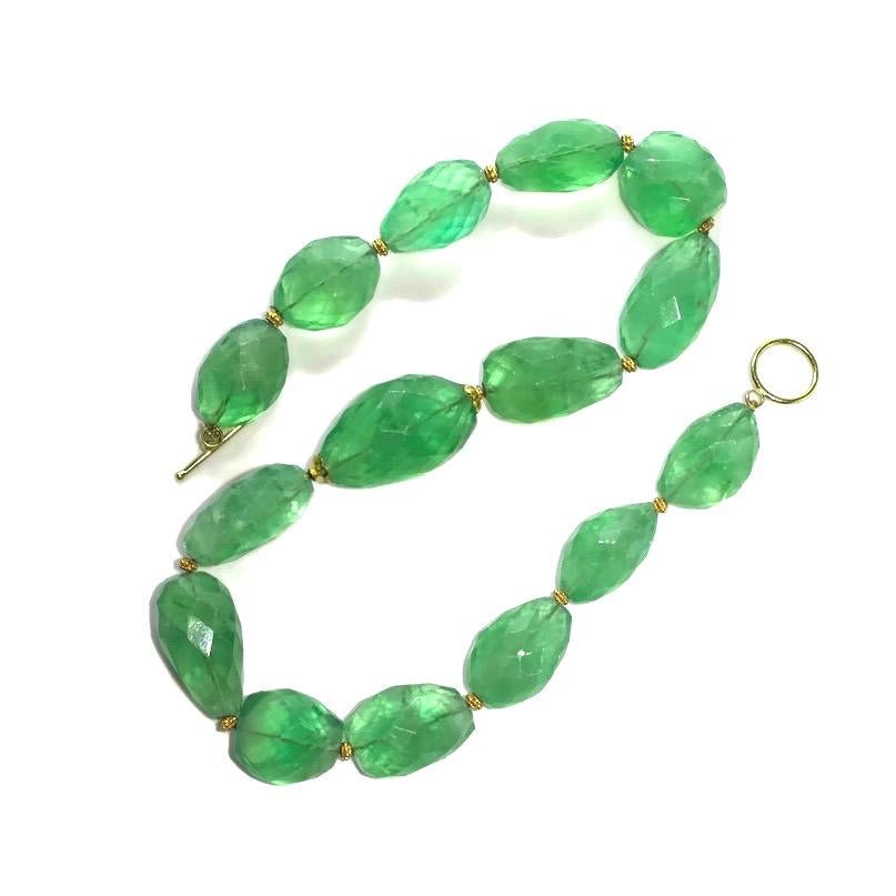 Green Flourite Faceted Necklace with 18 Karat Gold Clasp and Rondelles (Zeitgenössisch) im Angebot