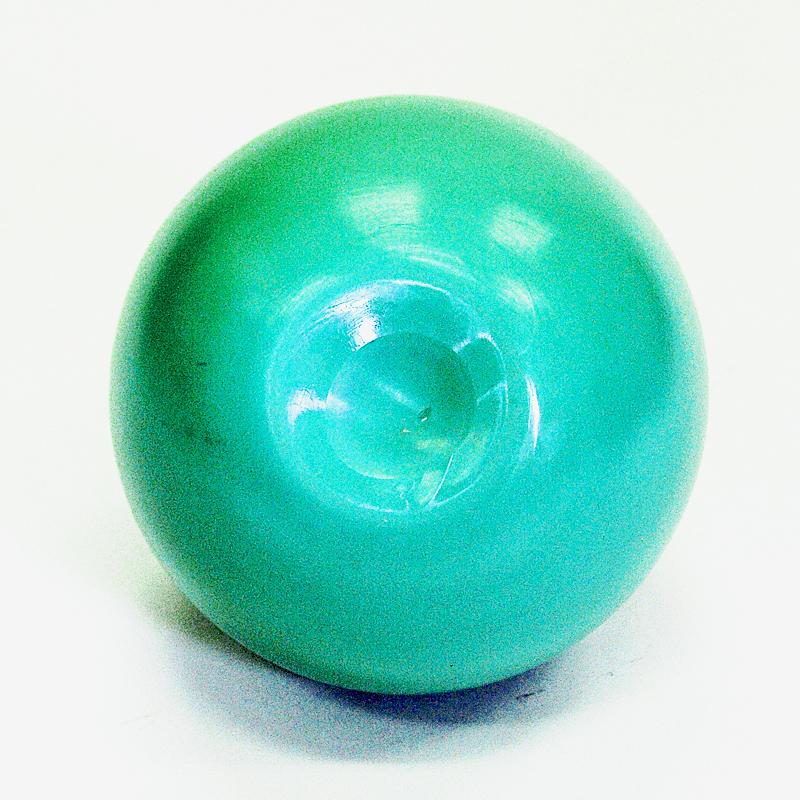 Green Flowerball glass vase by Harald Notini for Pukeberg, Sweden 1930s In Good Condition For Sale In Stockholm, SE