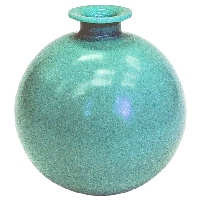 Grüne Blumenball-Glasvase von Harald Notini für Pukeberg, Schweden 1930er Jahre im Angebot