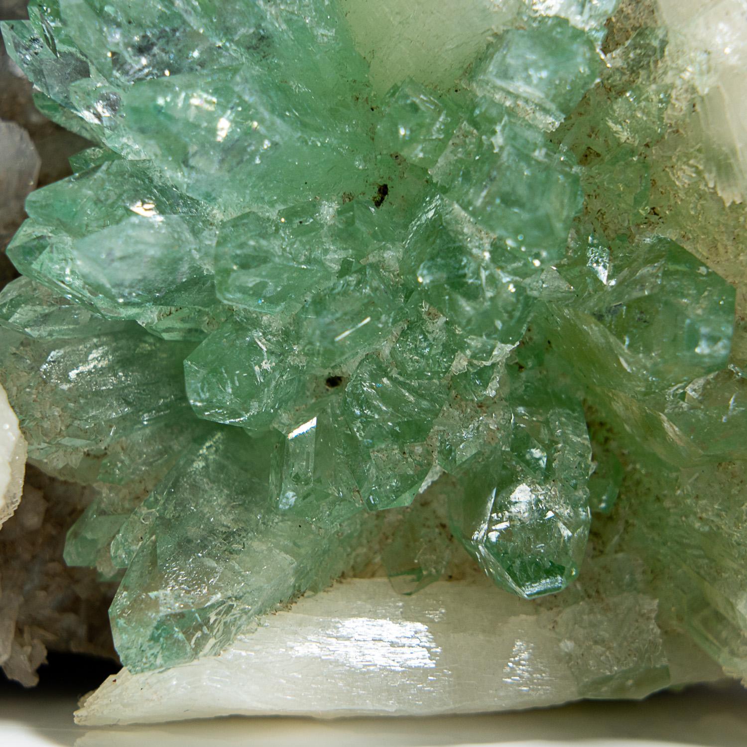 From Pashan Hill Quarry, Poona District, Maharashtra, India.

Radial spray of transparent green fluorapophyllite crystals with lustrous crystal faces with stilbite on matrix.

 

.