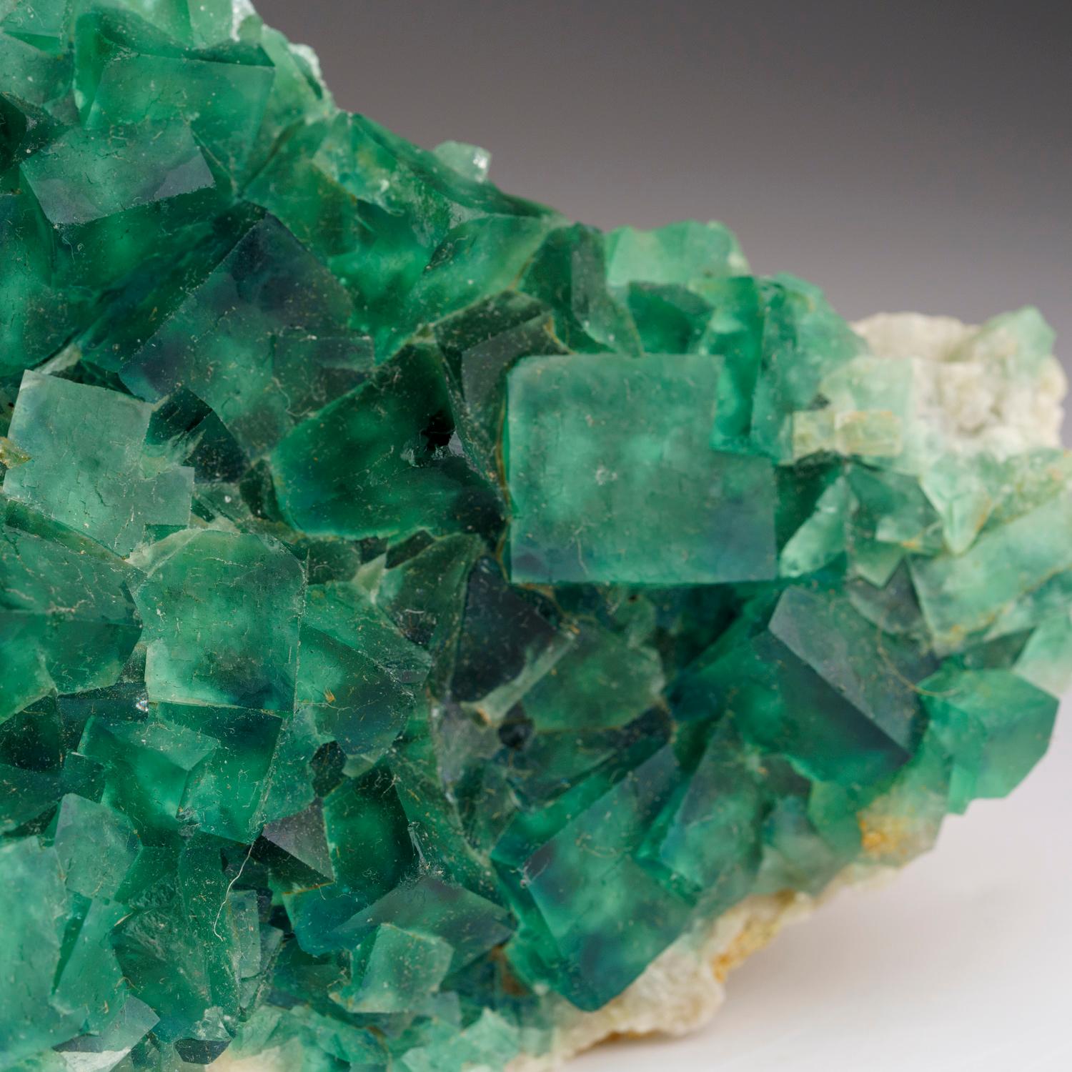 XXI secolo e contemporaneo Fluorite verde e calcite dalla miniera di Shanhua Pu,  Provincia di Hunan, Cina in vendita