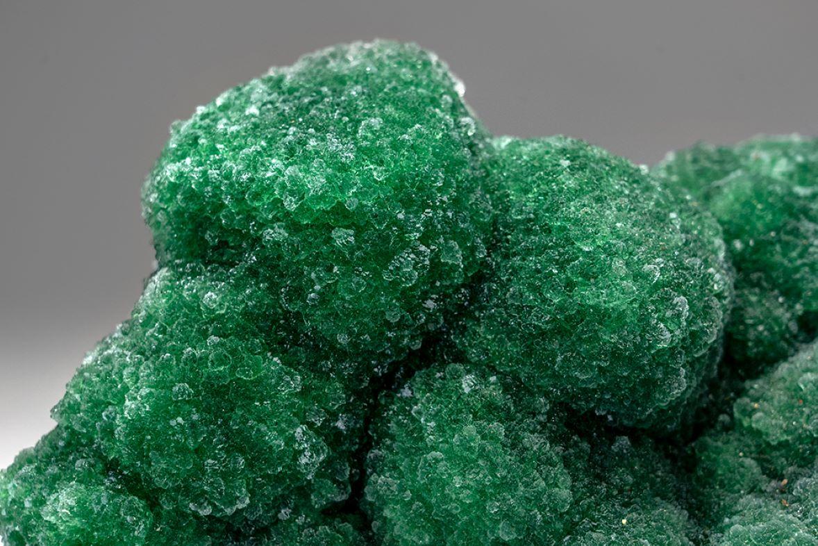 Contemporary Green Fluorite from Taolin Mine, Linxiang, Hunan, China For Sale